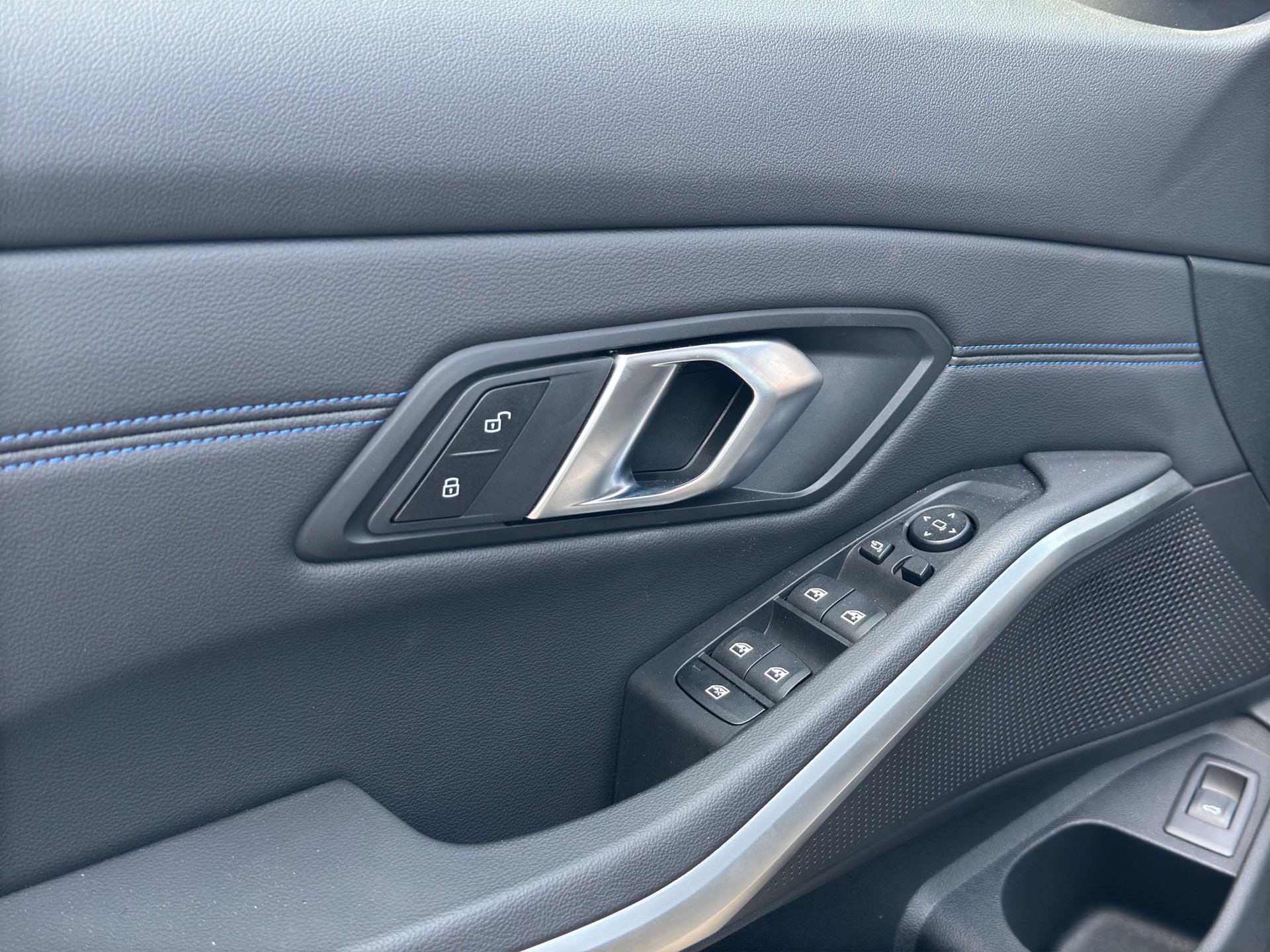 BMW 330i Touring xDrive M Sport Steptronic-image-8