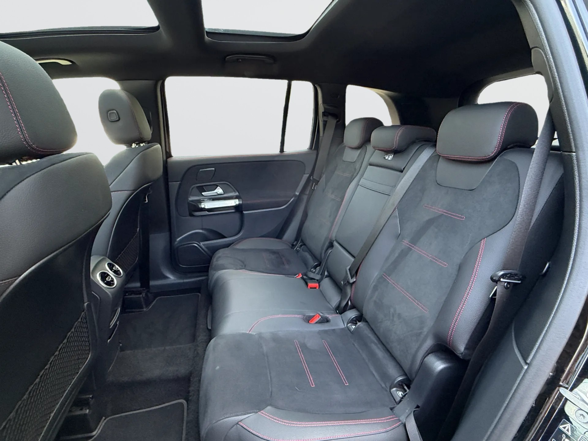 MERCEDES-BENZ GLB 220 4Matic 8G-Tronic-image-10