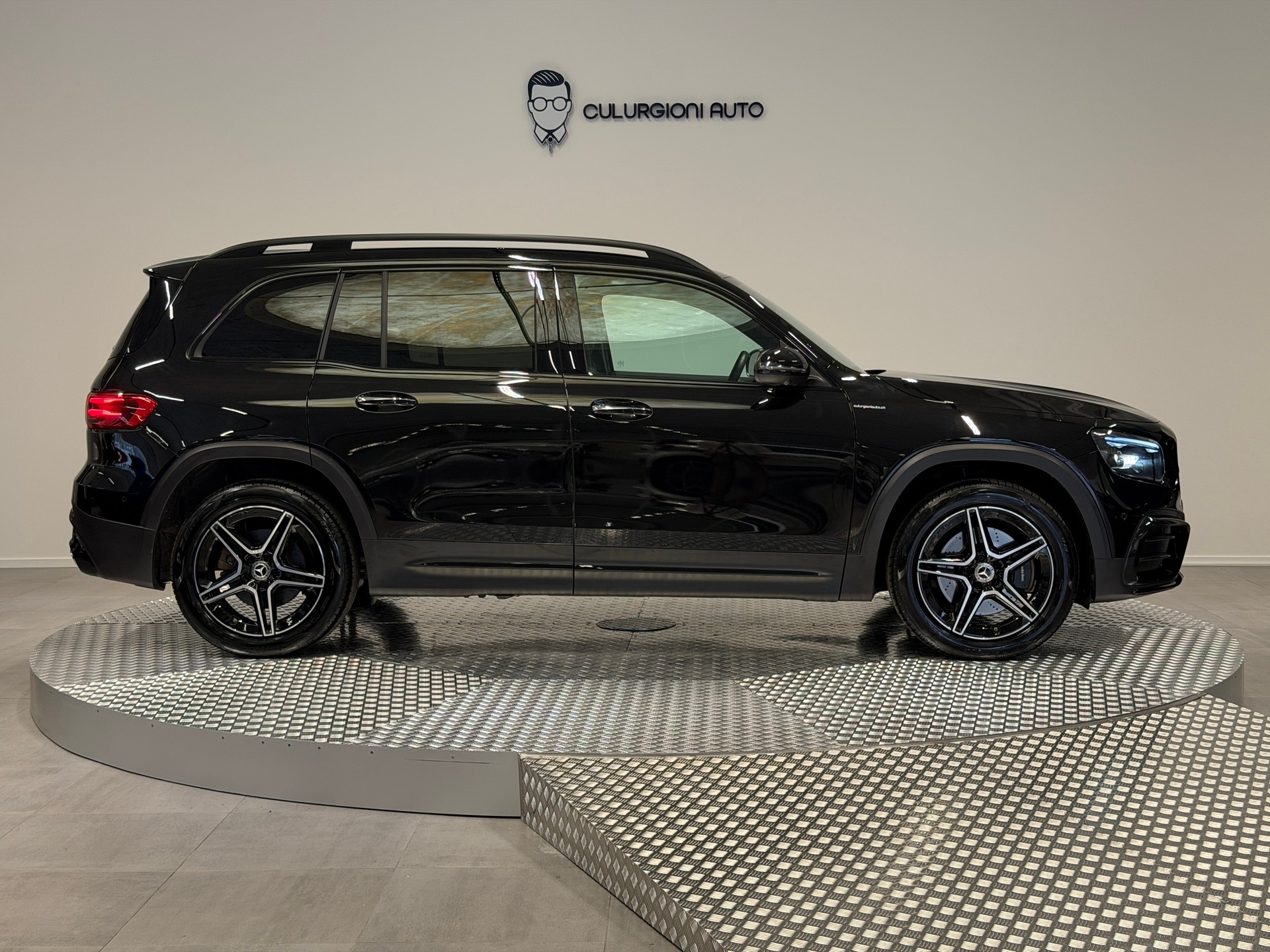 MERCEDES-BENZ GLB 220 4Matic 8G-Tronic-showroom-element-3