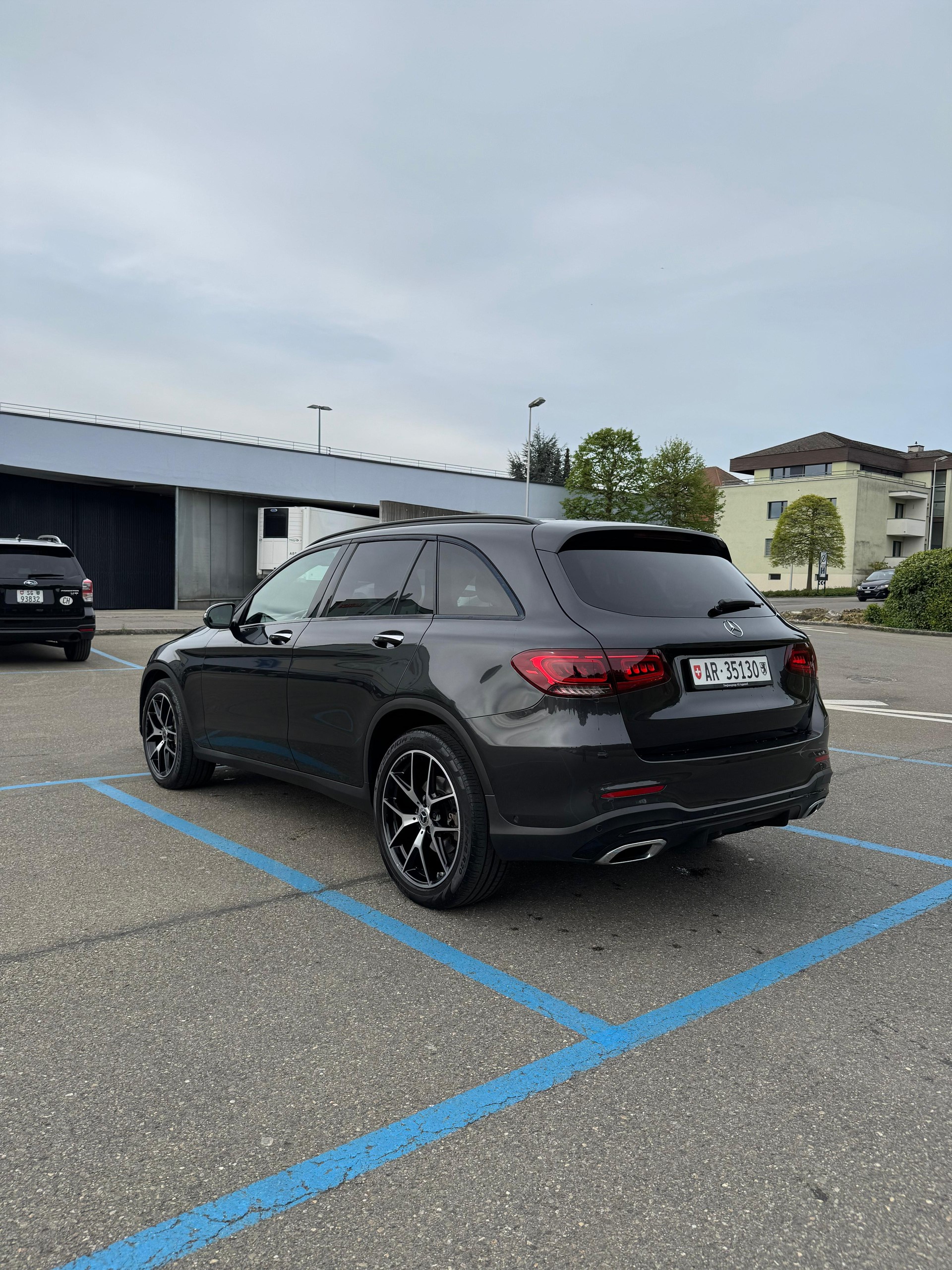 MERCEDES-BENZ GLC 300 d AMG Line 4Matic 9G-Tronic-image-3
