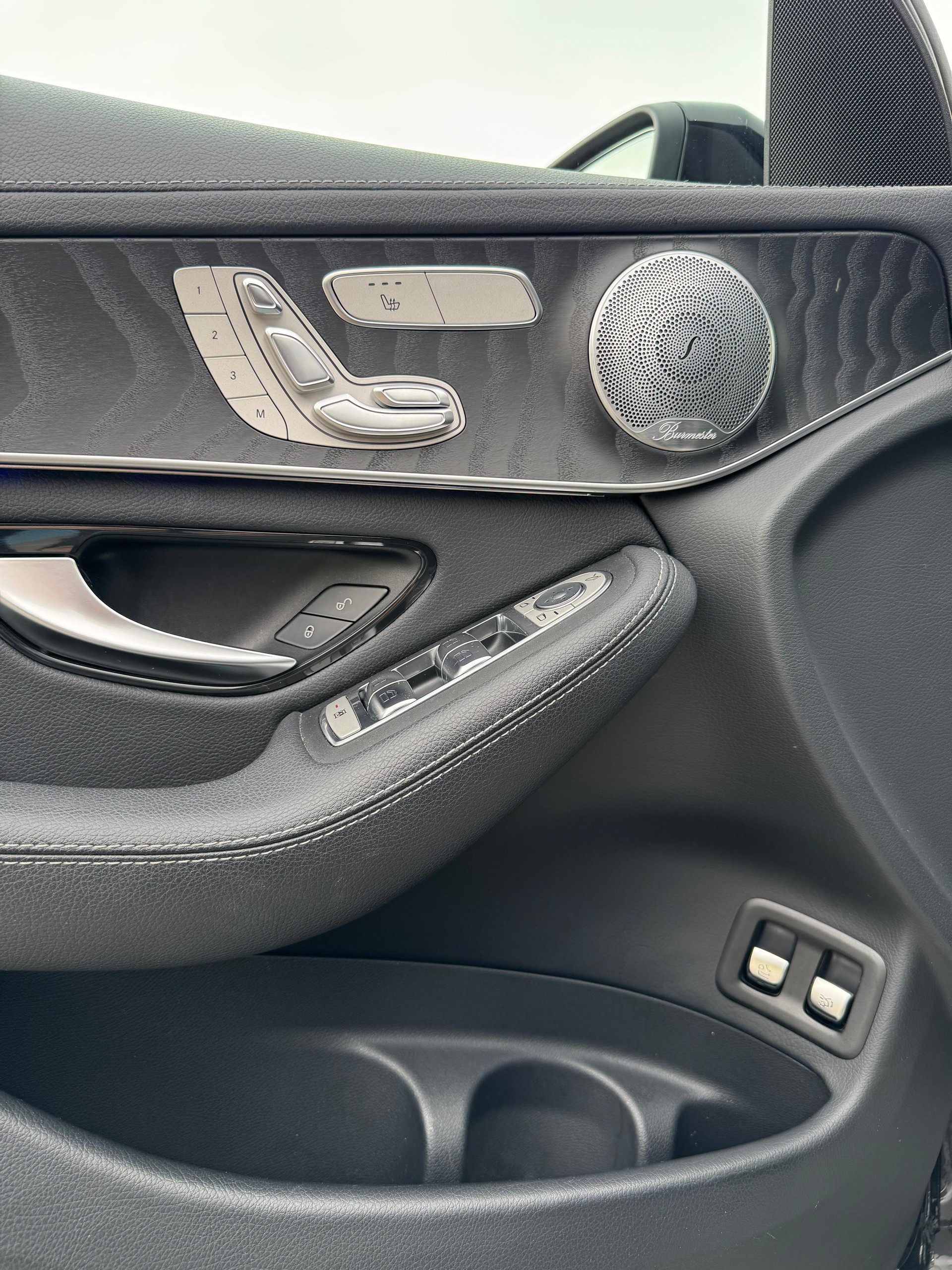 MERCEDES-BENZ GLC 300 d AMG Line 4Matic 9G-Tronic-image-9