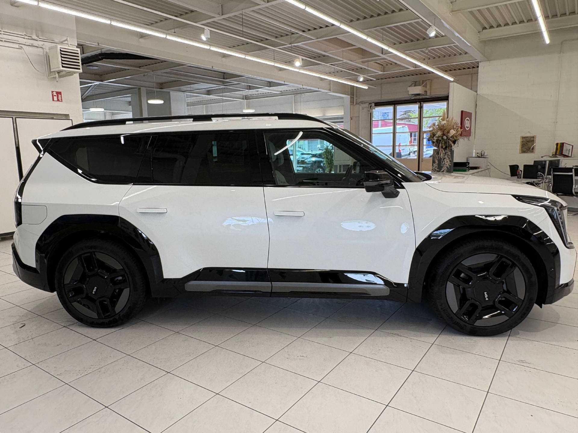 KIA EV9 99.8 kWh GT-Line 4x4-image-3