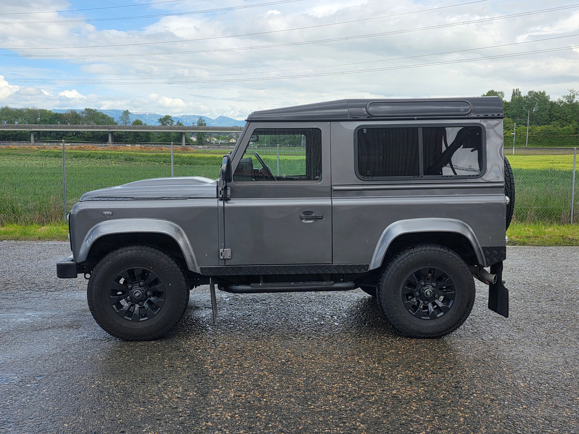 LAND ROVER Defender 90 2.2 TD4 Station Wagon-image-2