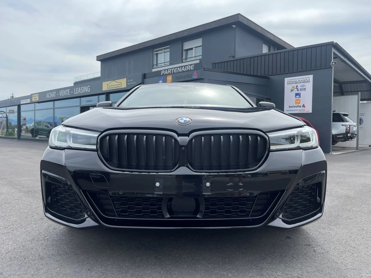 BMW 530e xDrive M Sport Steptronic-image-6