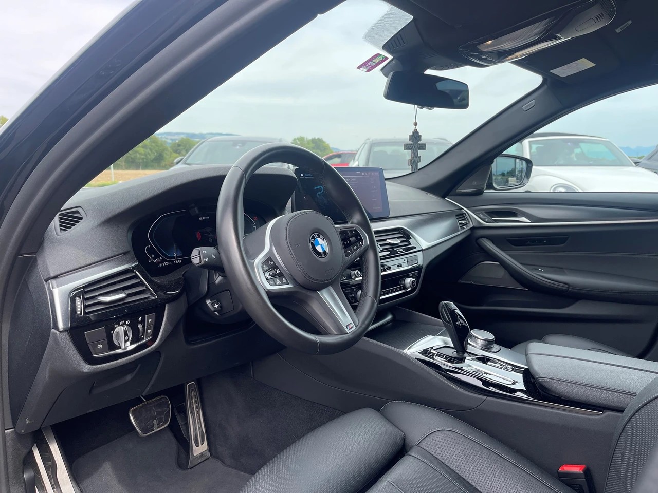BMW 530e xDrive M Sport Steptronic-image-8