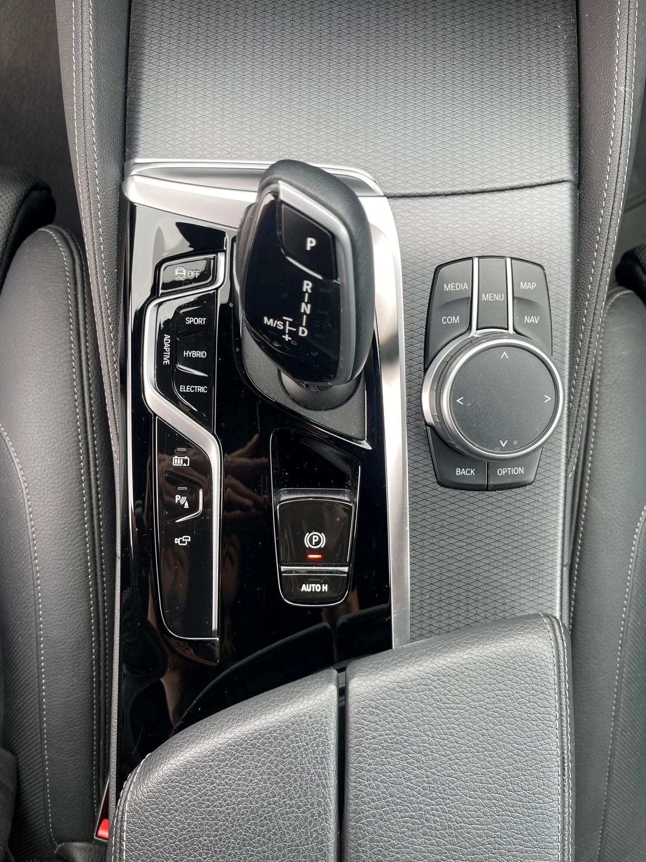 BMW 530e xDrive M Sport Steptronic-image-15