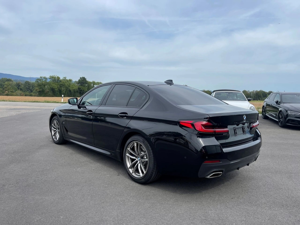 BMW 530e xDrive M Sport Steptronic-image-4