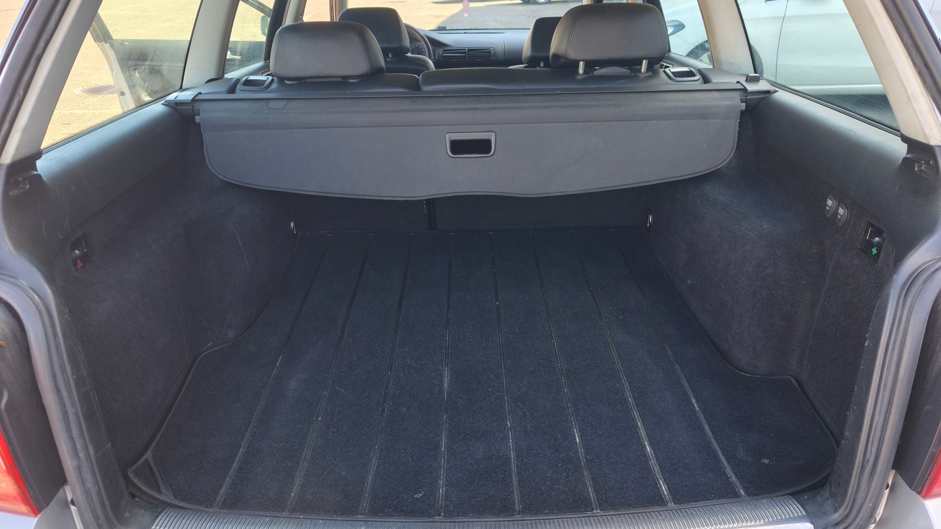 VW Passat Variant 1.9 TDI 4Motion Highline-image-13