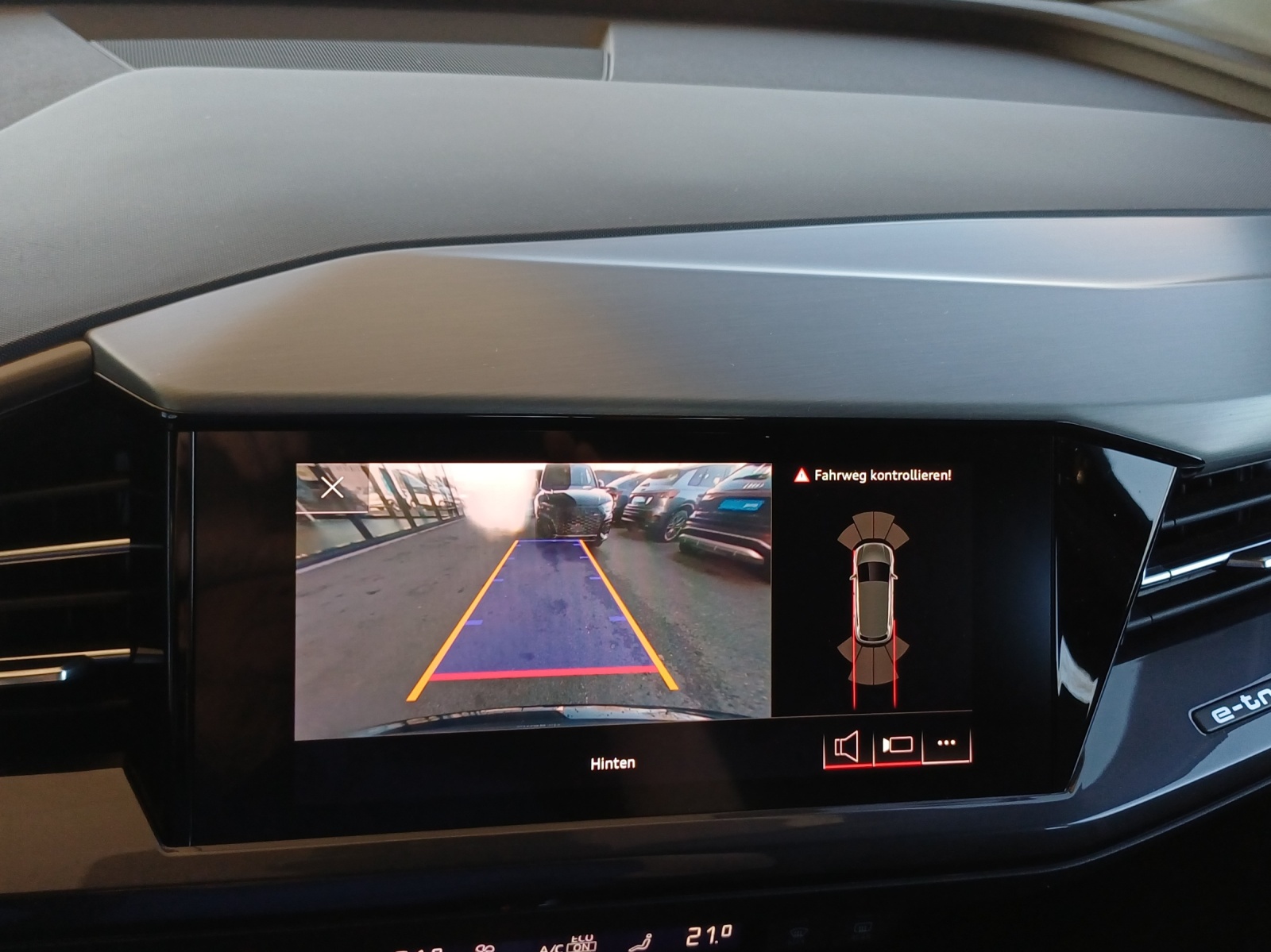 AUDI Q4 e-tron 50 quattro-image-16