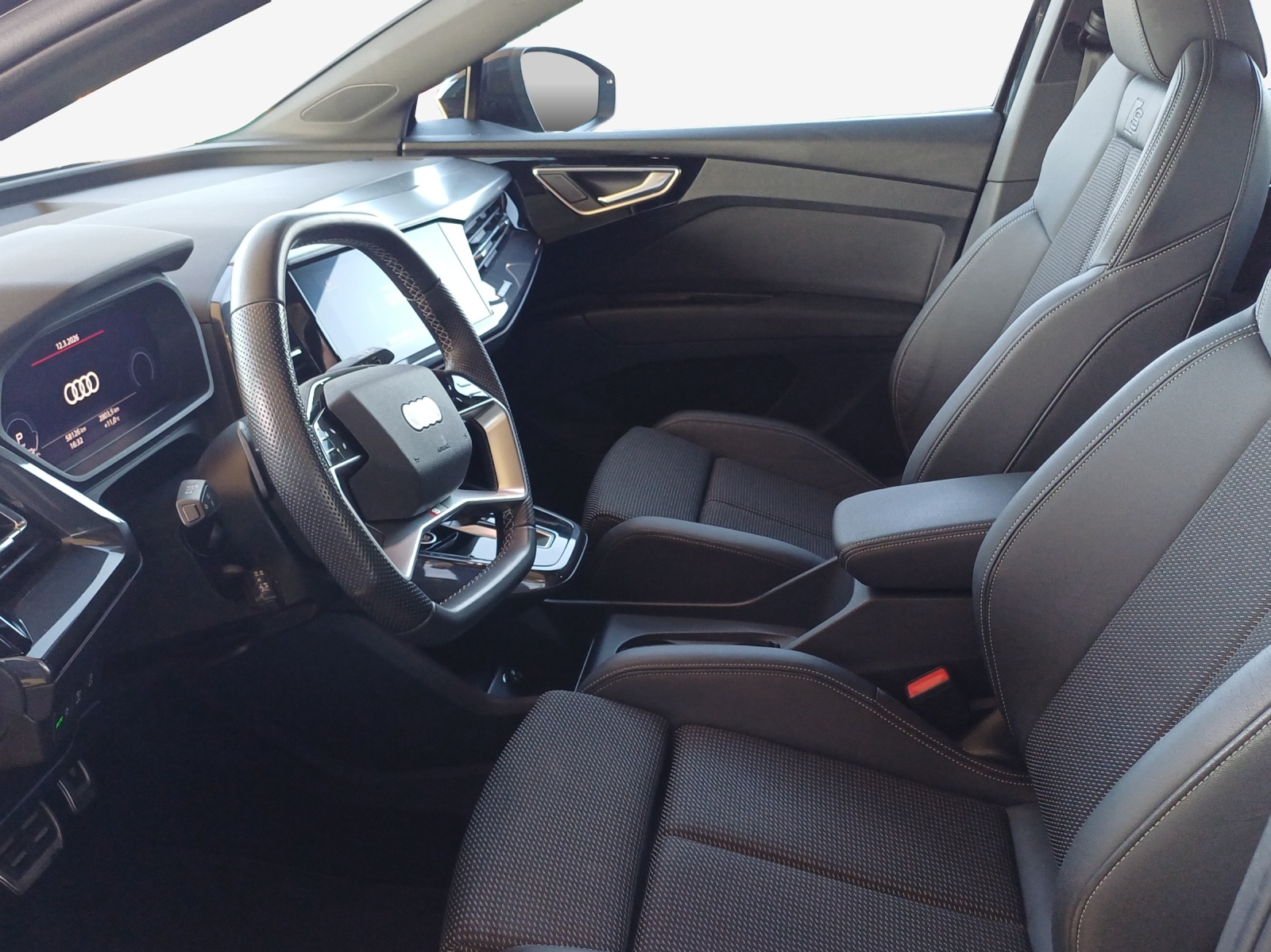 AUDI Q4 e-tron 50 quattro-image-8