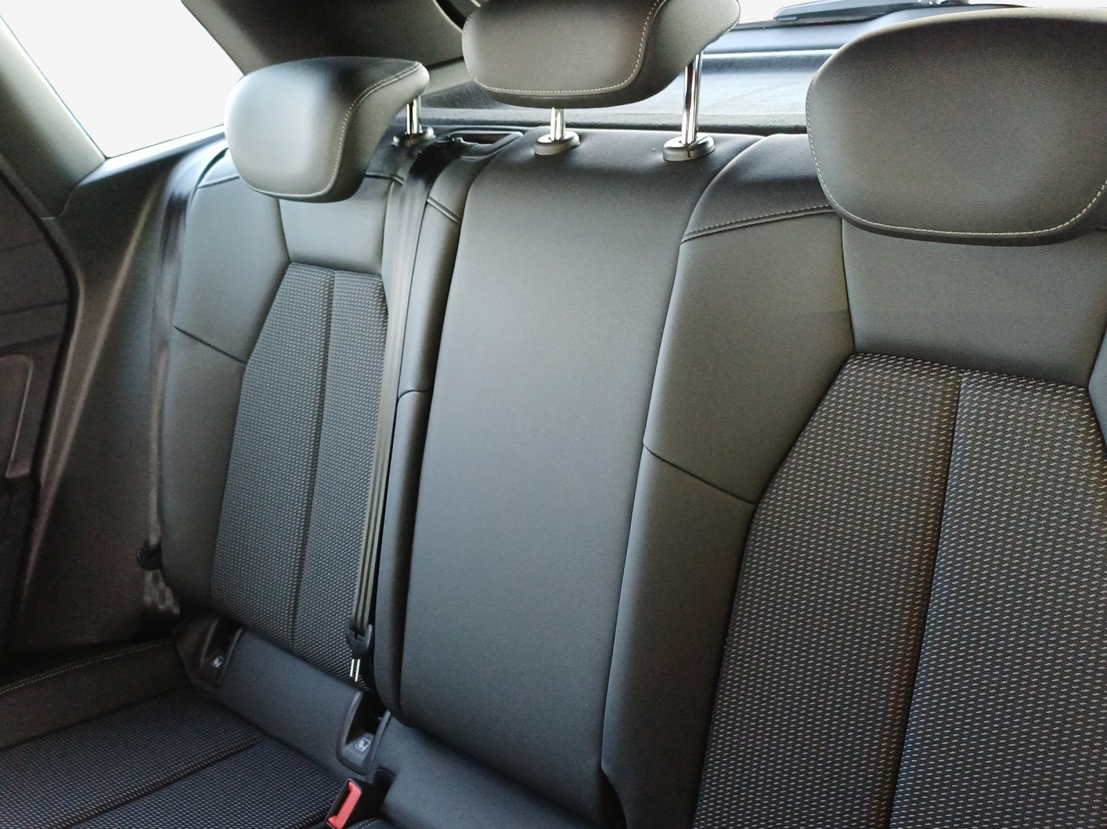 AUDI Q4 e-tron 50 quattro-image-12