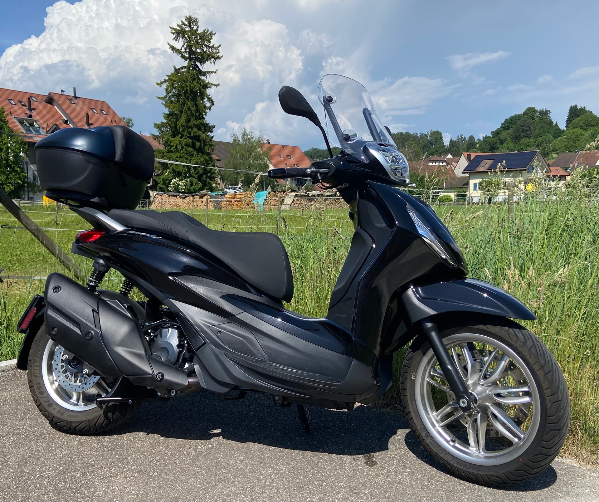 PIAGGIO Beverly 400 Sport E5+-showroom-element-1