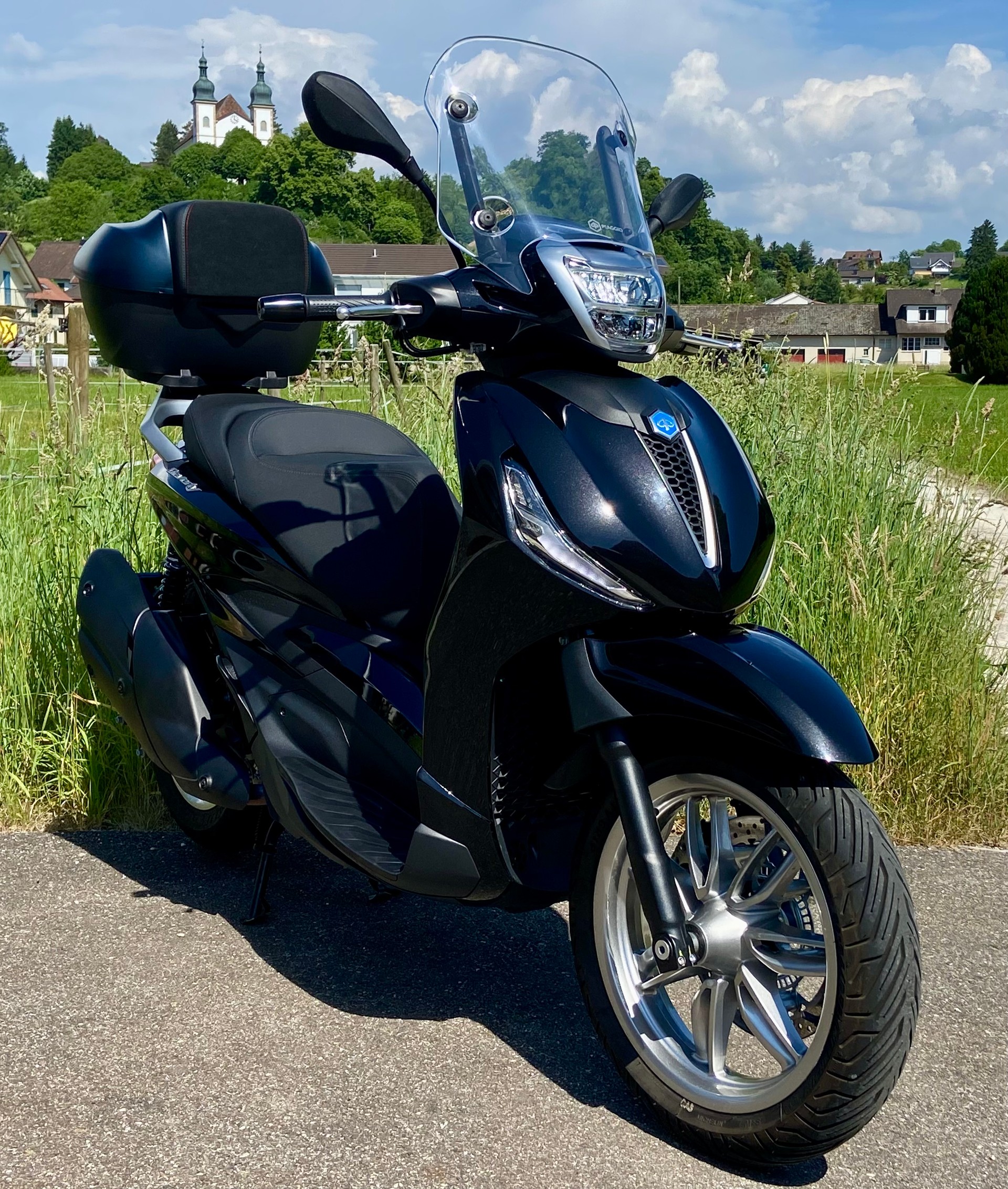 PIAGGIO Beverly 400 Sport E5+-showroom-element-3
