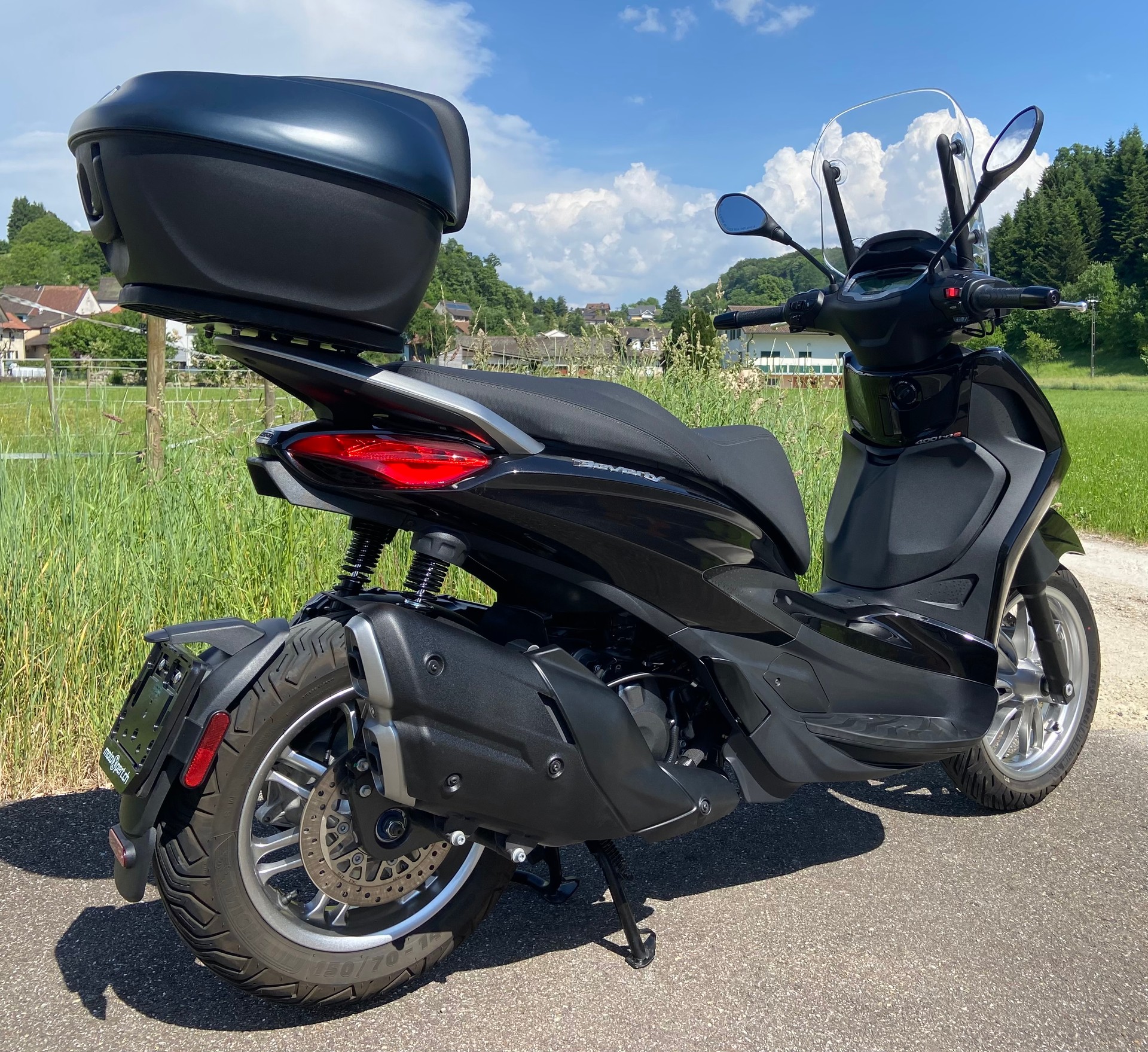 PIAGGIO Beverly 400 Sport E5+-showroom-element-2
