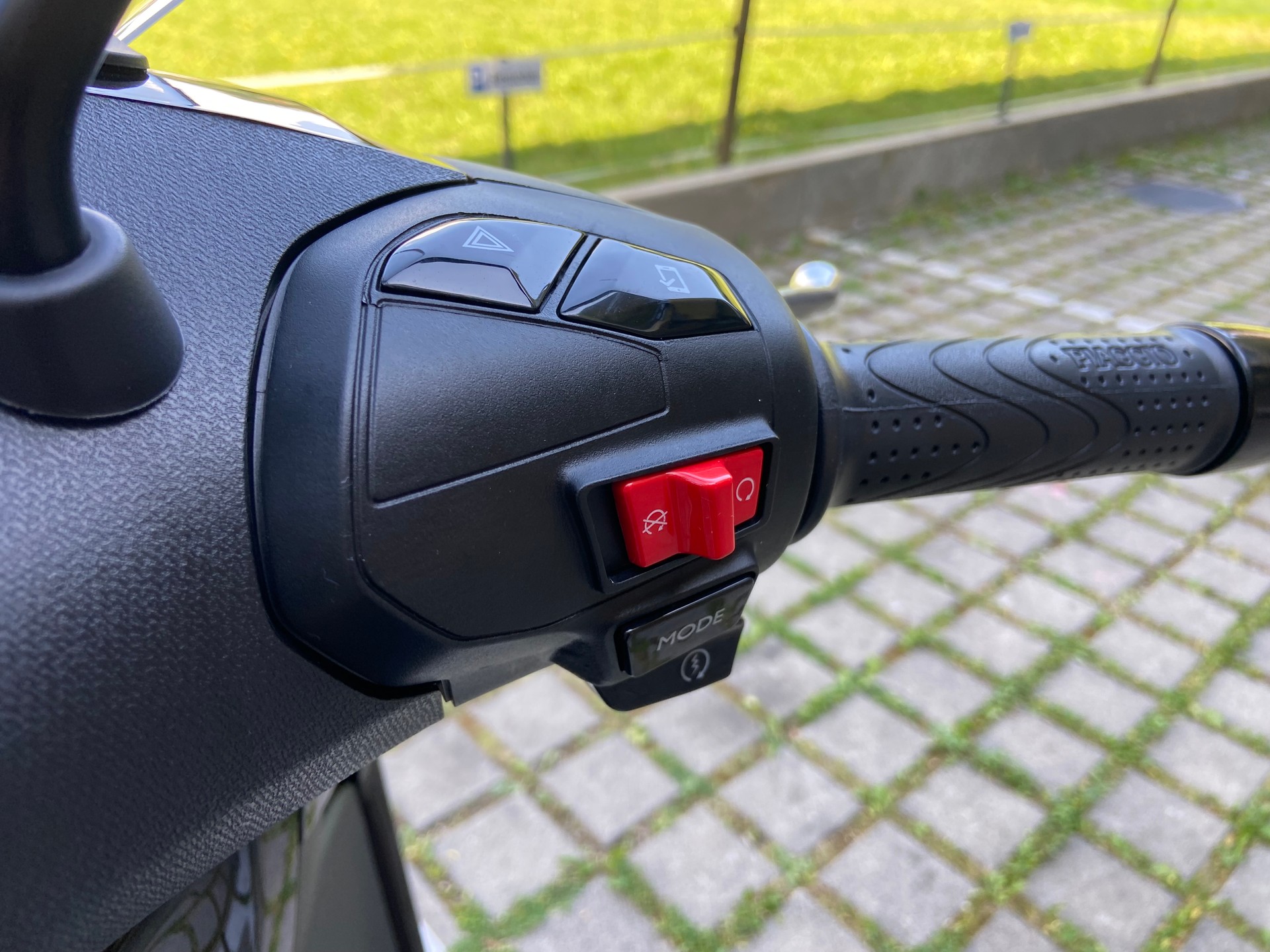 PIAGGIO Beverly 400 Sport E5+-image-9