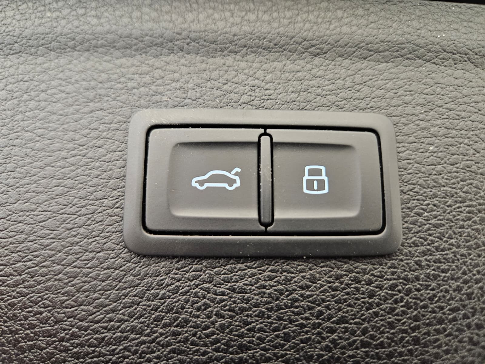 AUDI Q5 55 TFSI e PHEV S line quattro S-tronic-image-15