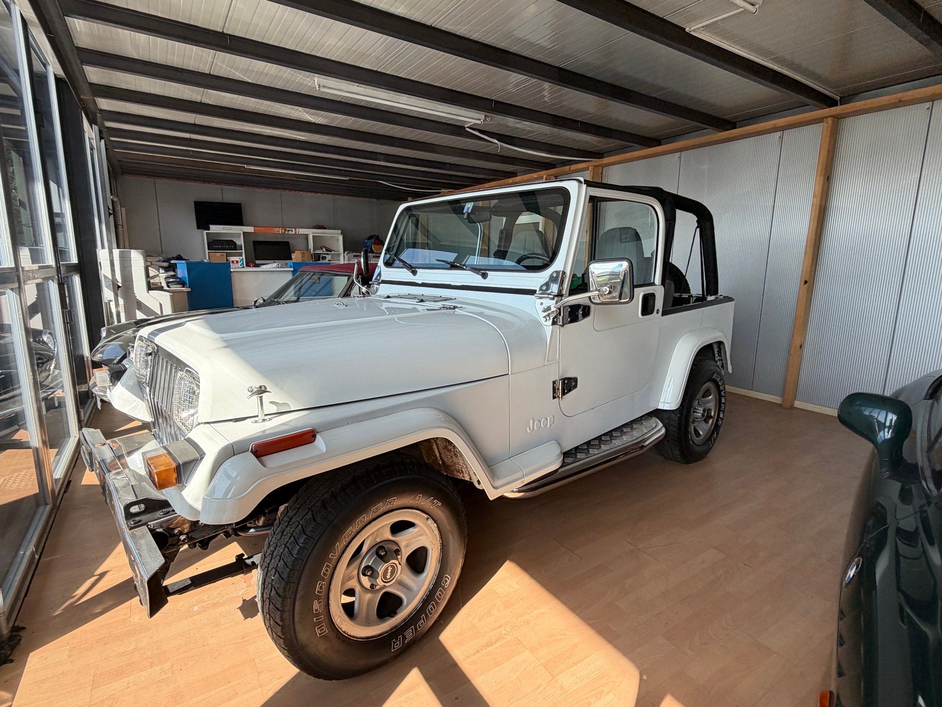 JEEP Wrangler 4.0 Laredo-image-8