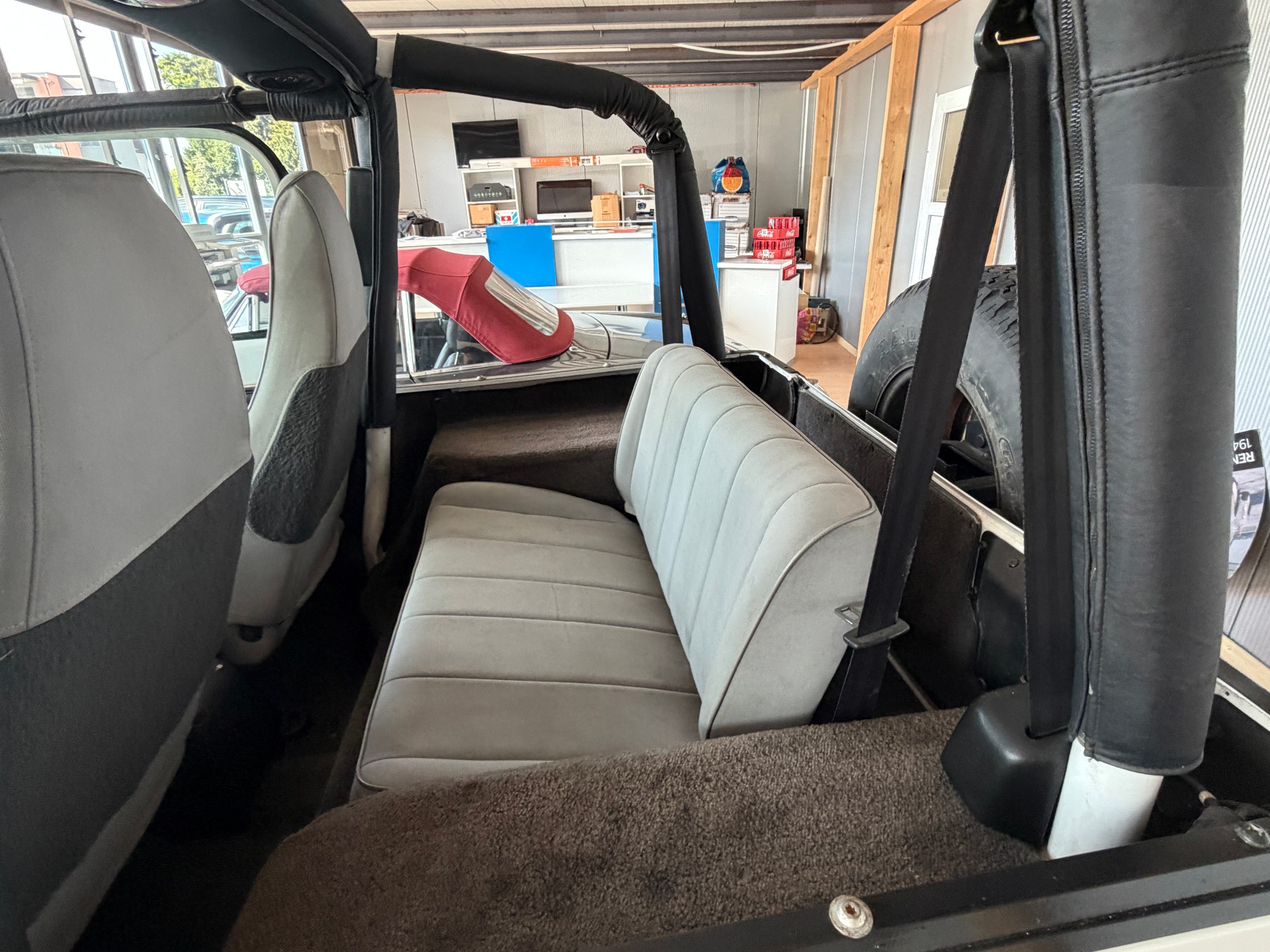 JEEP Wrangler 4.0 Laredo-image-3