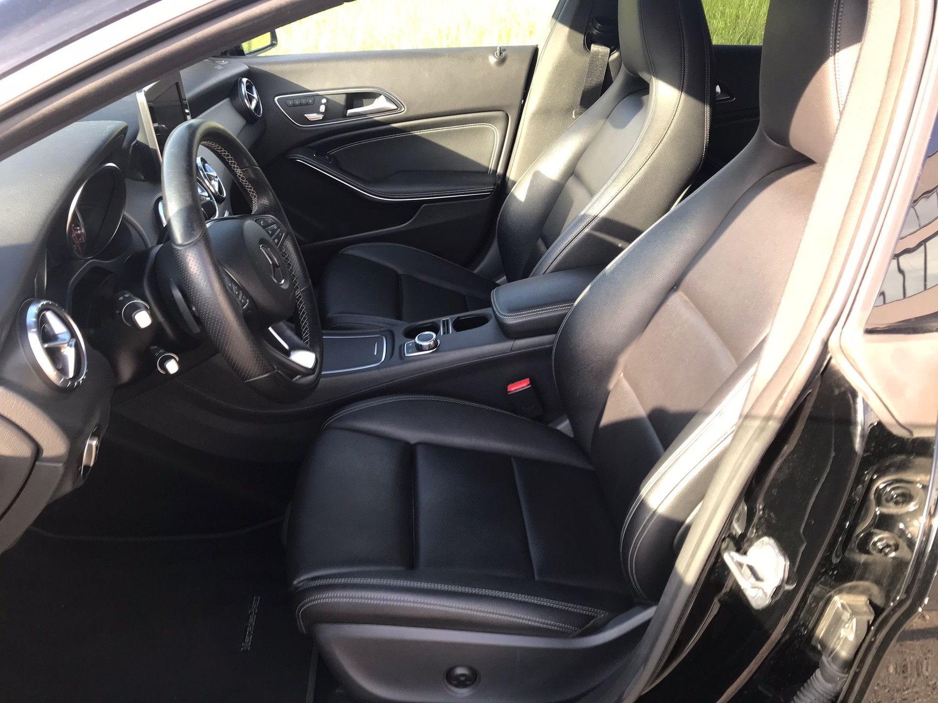 MERCEDES-BENZ CLA Shooting Brake 220 d Urban 7G-DCT-image-4