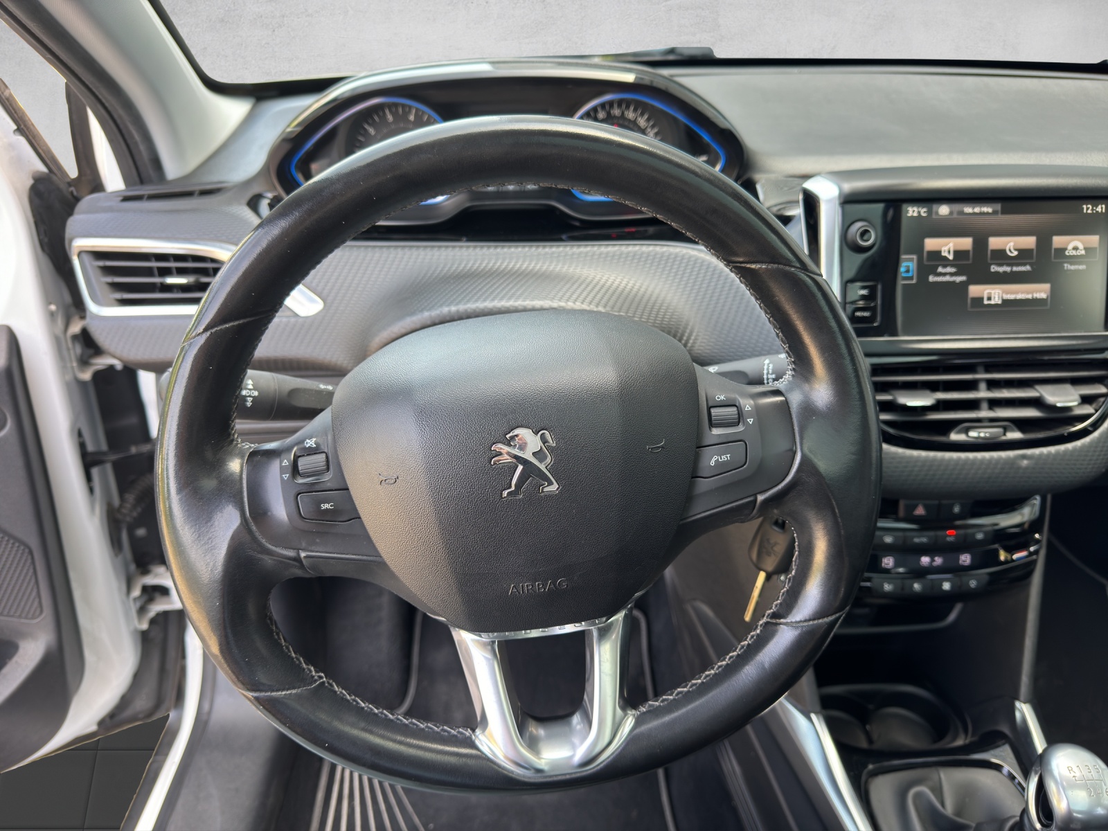 PEUGEOT 2008 1.2 PureTech Allure-image-7