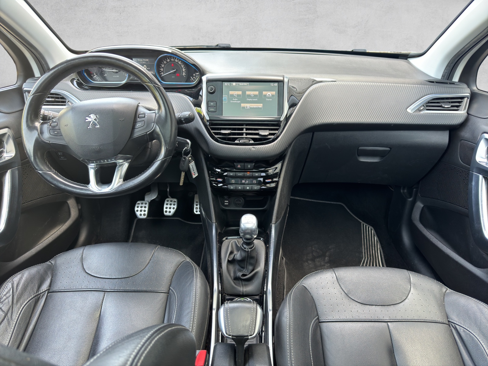 PEUGEOT 2008 1.2 PureTech Allure-image-11