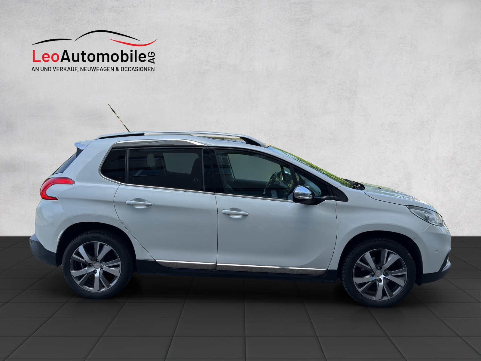 PEUGEOT 2008 1.2 PureTech Allure-image-4