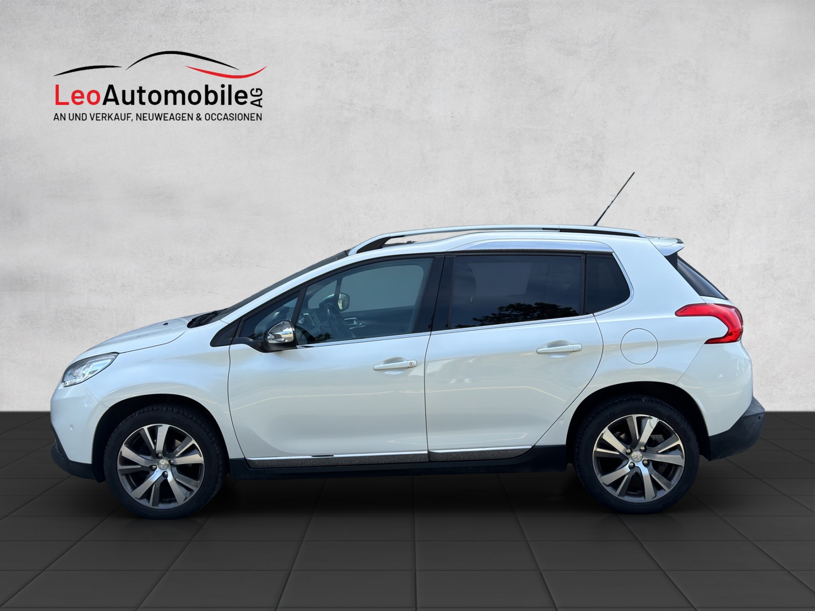 PEUGEOT 2008 1.2 PureTech Allure-image-1