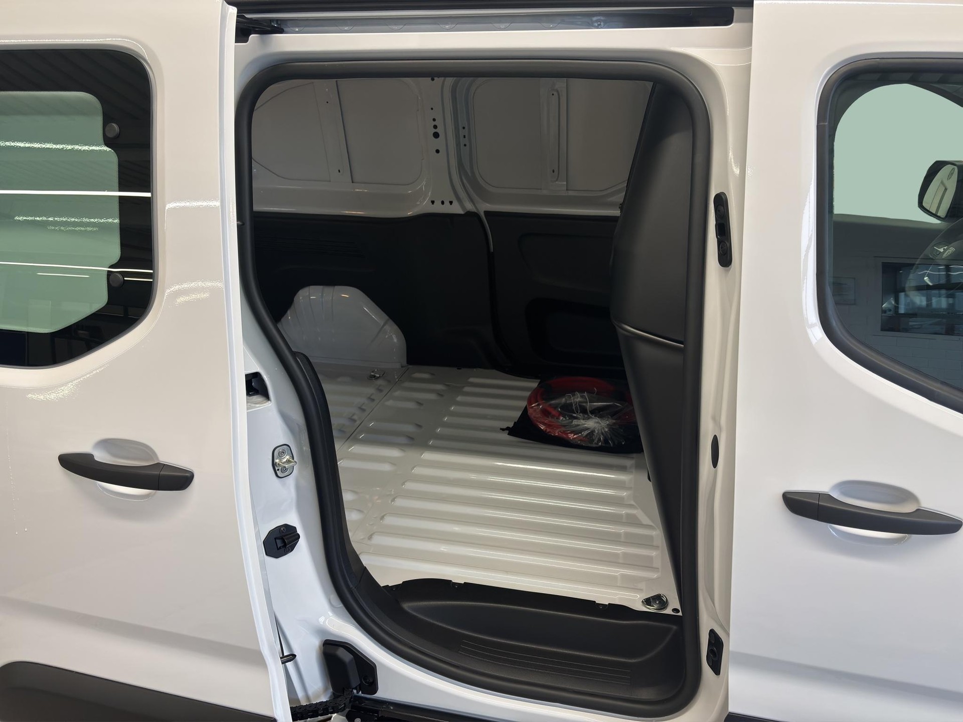 PEUGEOT e-Partner Kaw. 800 Long 50 kWh-image-14