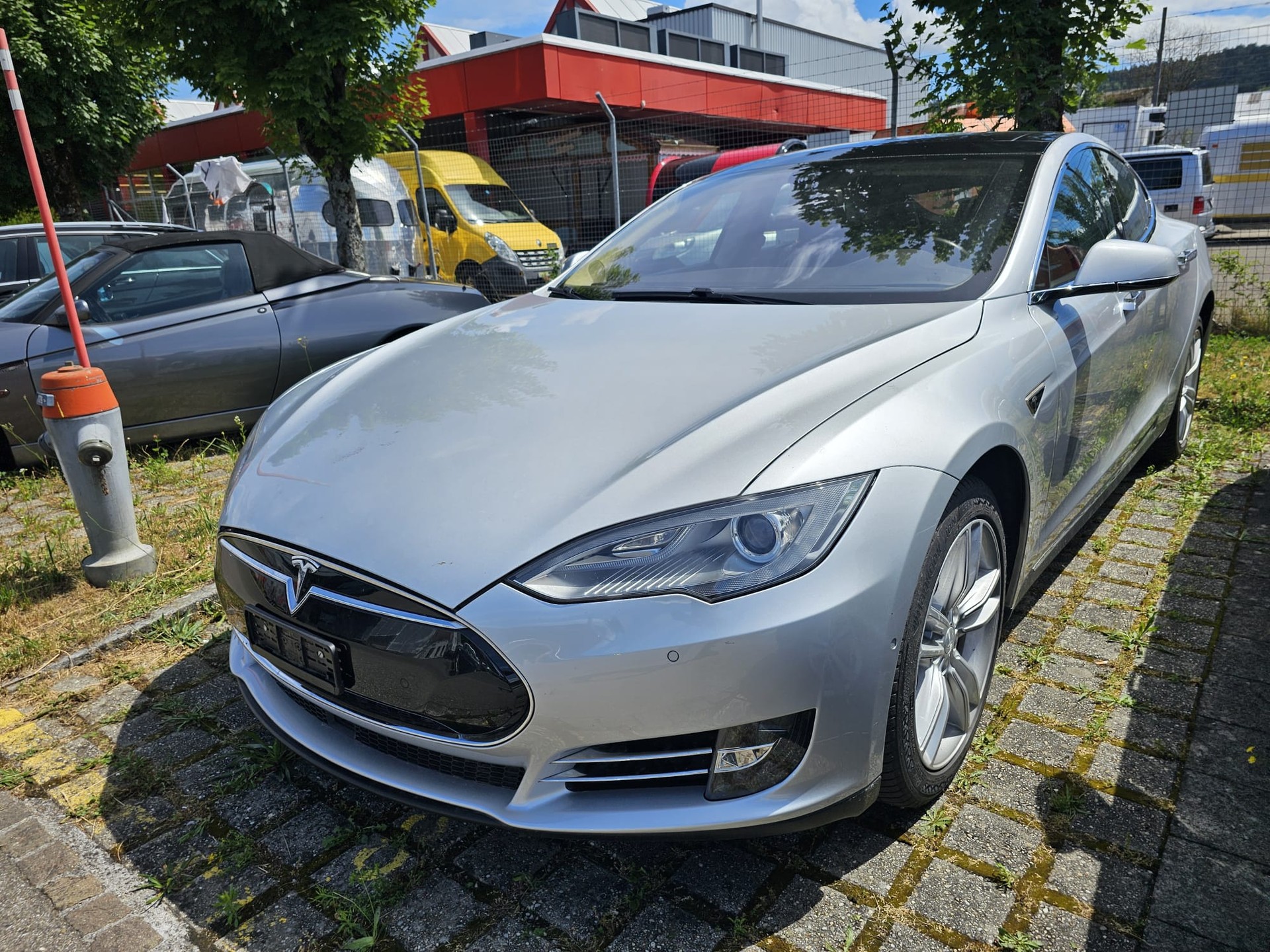 TESLA Model S 85 Performance-image-1