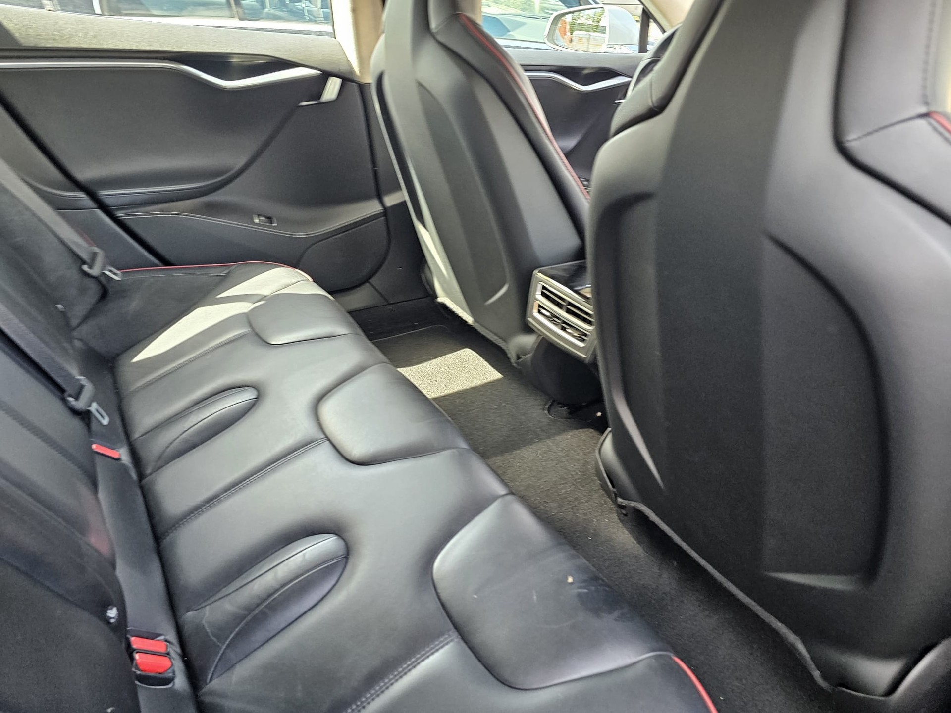 TESLA Model S 85 Performance-image-9