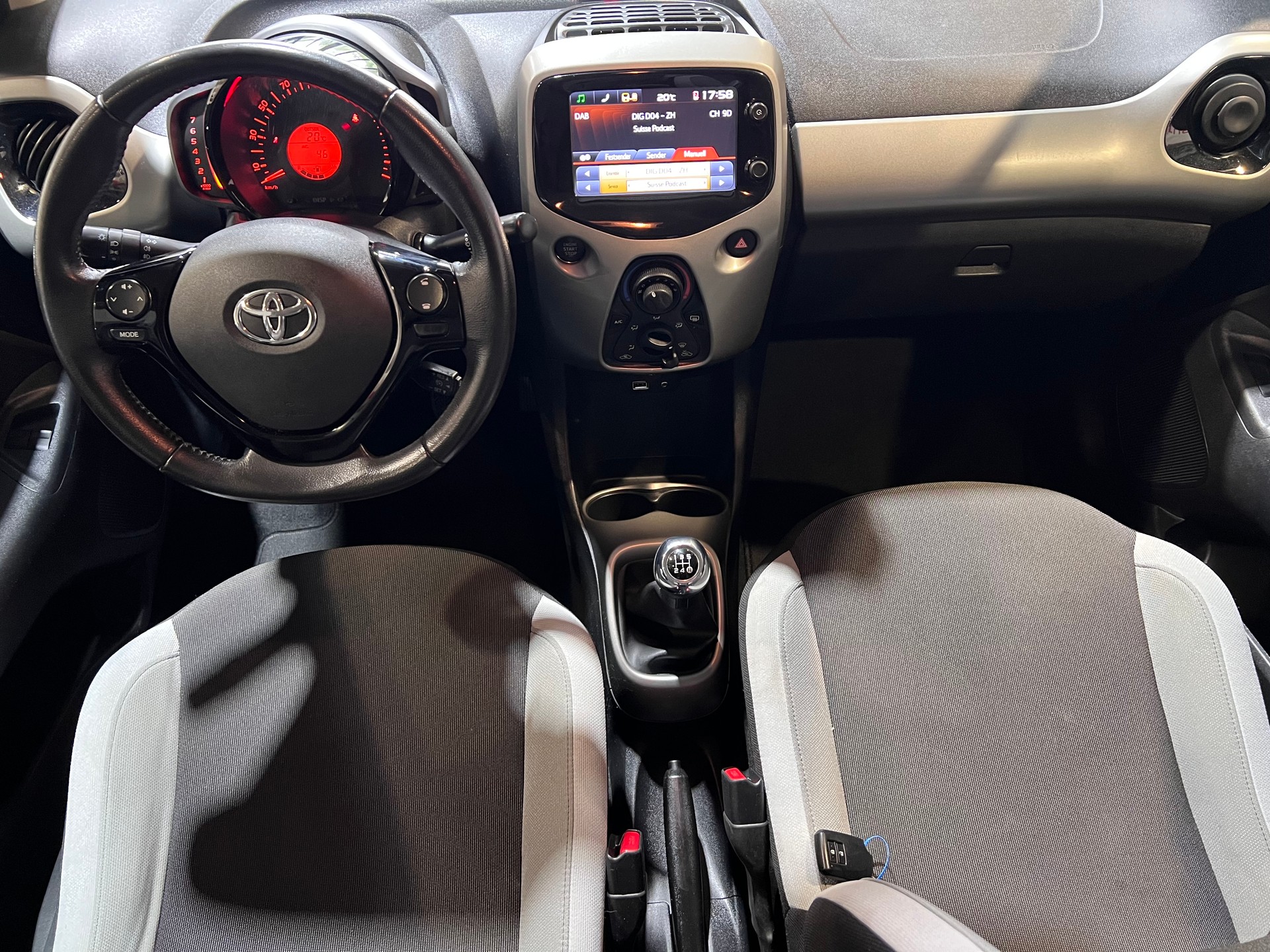 TOYOTA Aygo 1.0 VVT-i x-image-8