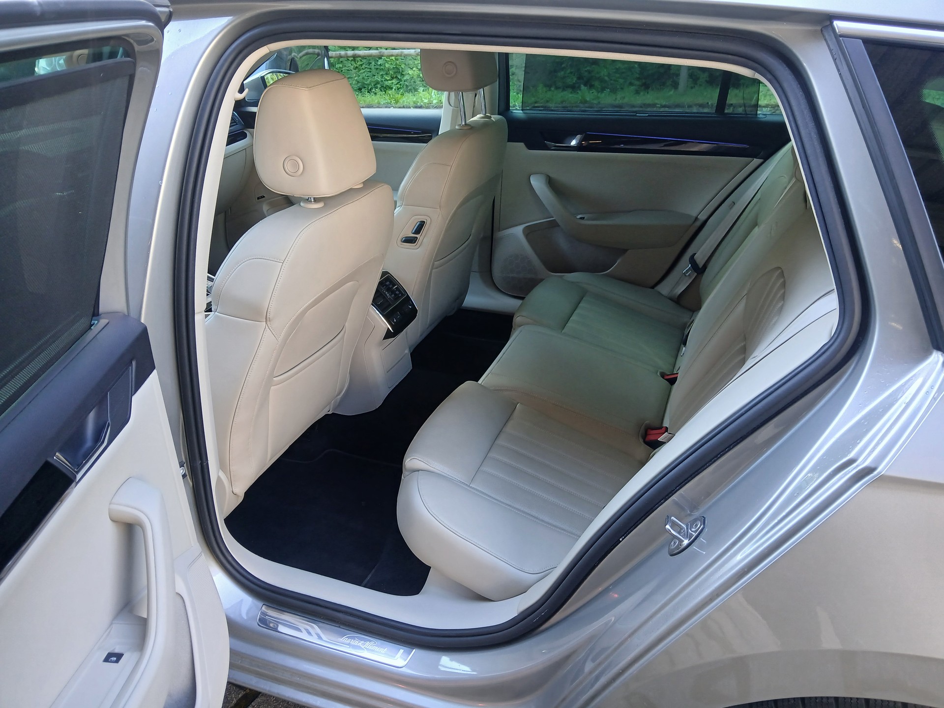 SKODA Superb Combi 2.0 TDi L&K 4x4 DSG-image-9