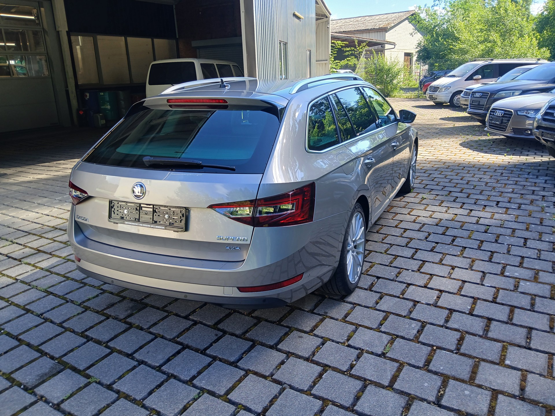 SKODA Superb Combi 2.0 TDi L&K 4x4 DSG-image-4