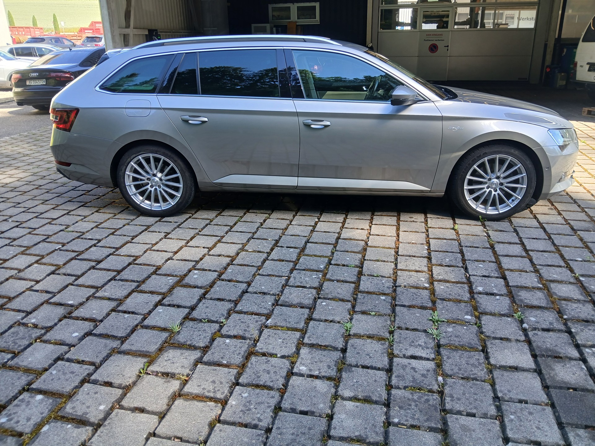 SKODA Superb Combi 2.0 TDi L&K 4x4 DSG-image-3