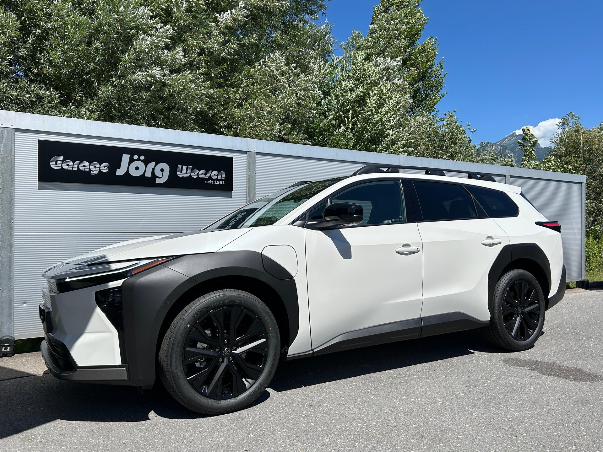 TOYOTA bZ4X Touring Premium AWD-image-0