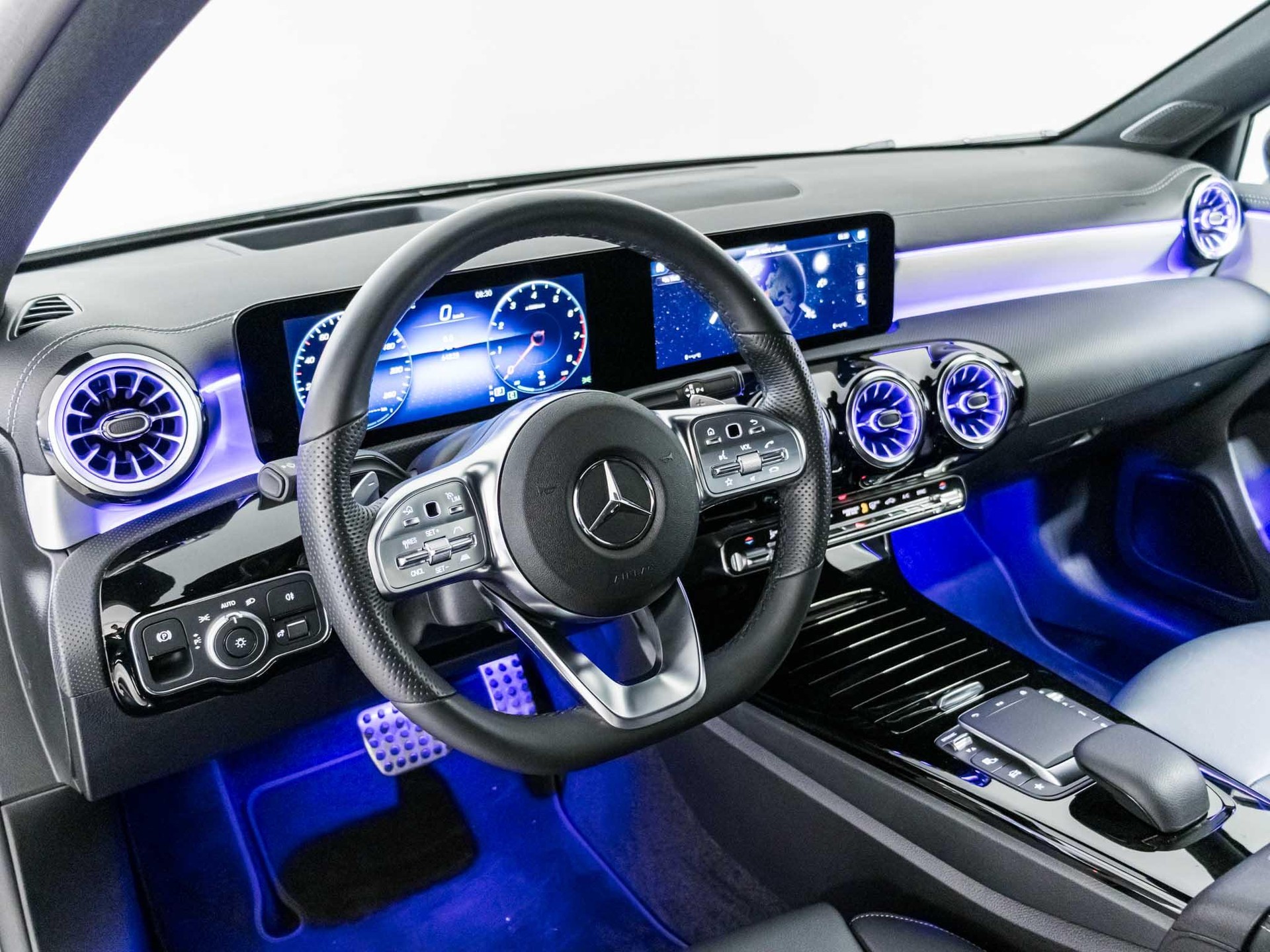 MERCEDES-BENZ A 200 4MATIC-image-8