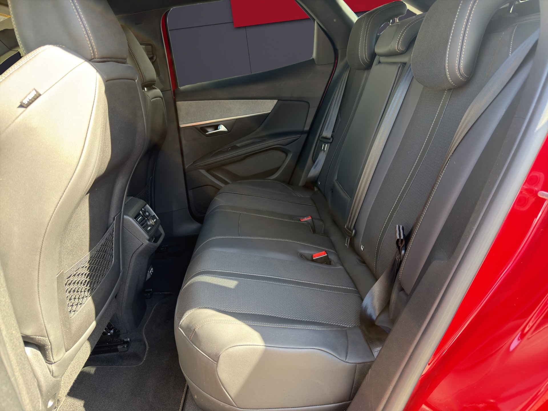 PEUGEOT 3008 1.6 PHEV GT-image-6