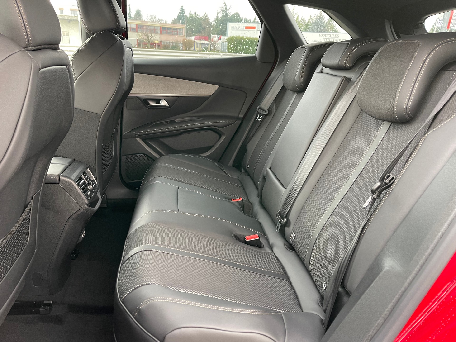 PEUGEOT 3008 1.6 PHEV GT-image-5