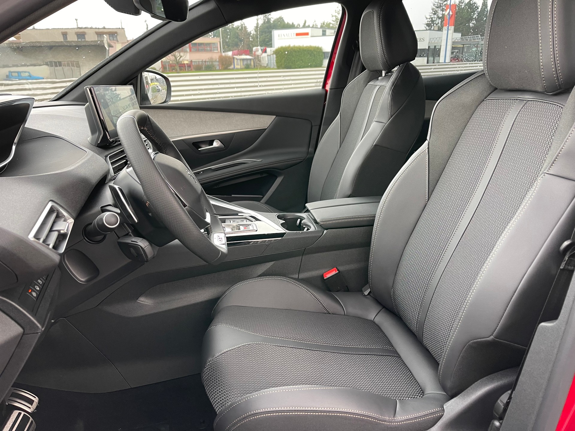 PEUGEOT 3008 1.6 PHEV GT-image-4