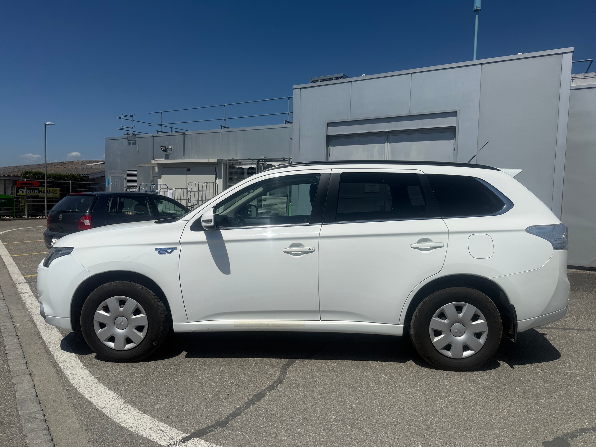 MITSUBISHI Outlander 2.0 PHEV Navigator eAssist-image-2