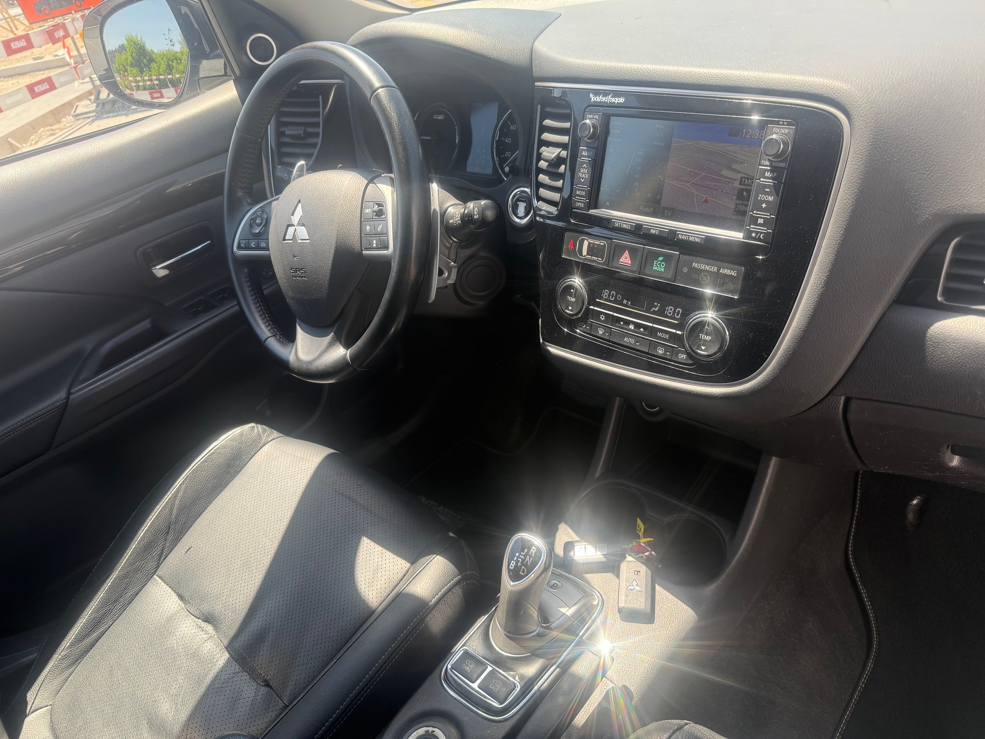 MITSUBISHI Outlander 2.0 PHEV Navigator eAssist-image-9