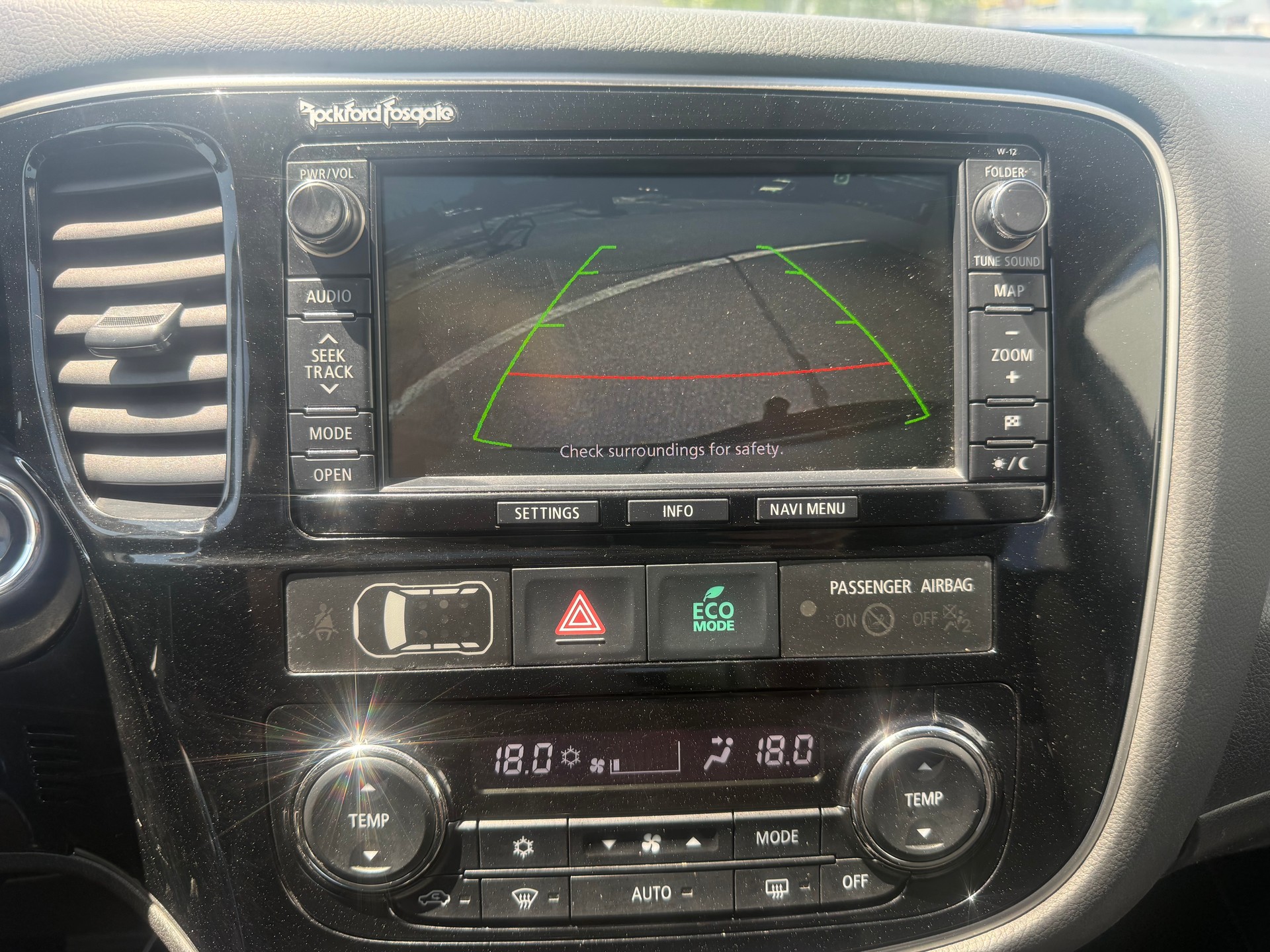 MITSUBISHI Outlander 2.0 PHEV Navigator eAssist-image-12