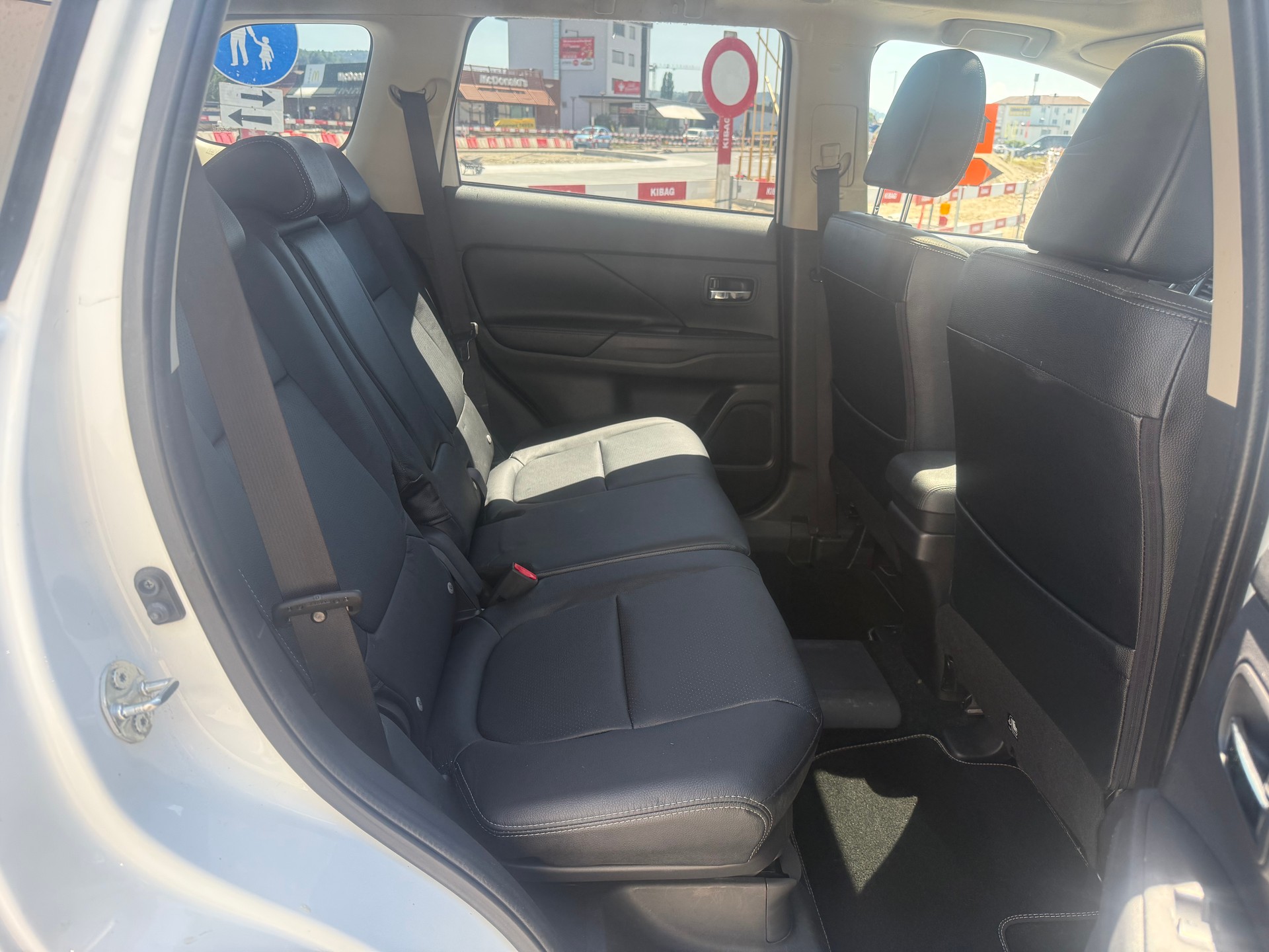 MITSUBISHI Outlander 2.0 PHEV Navigator eAssist-image-10