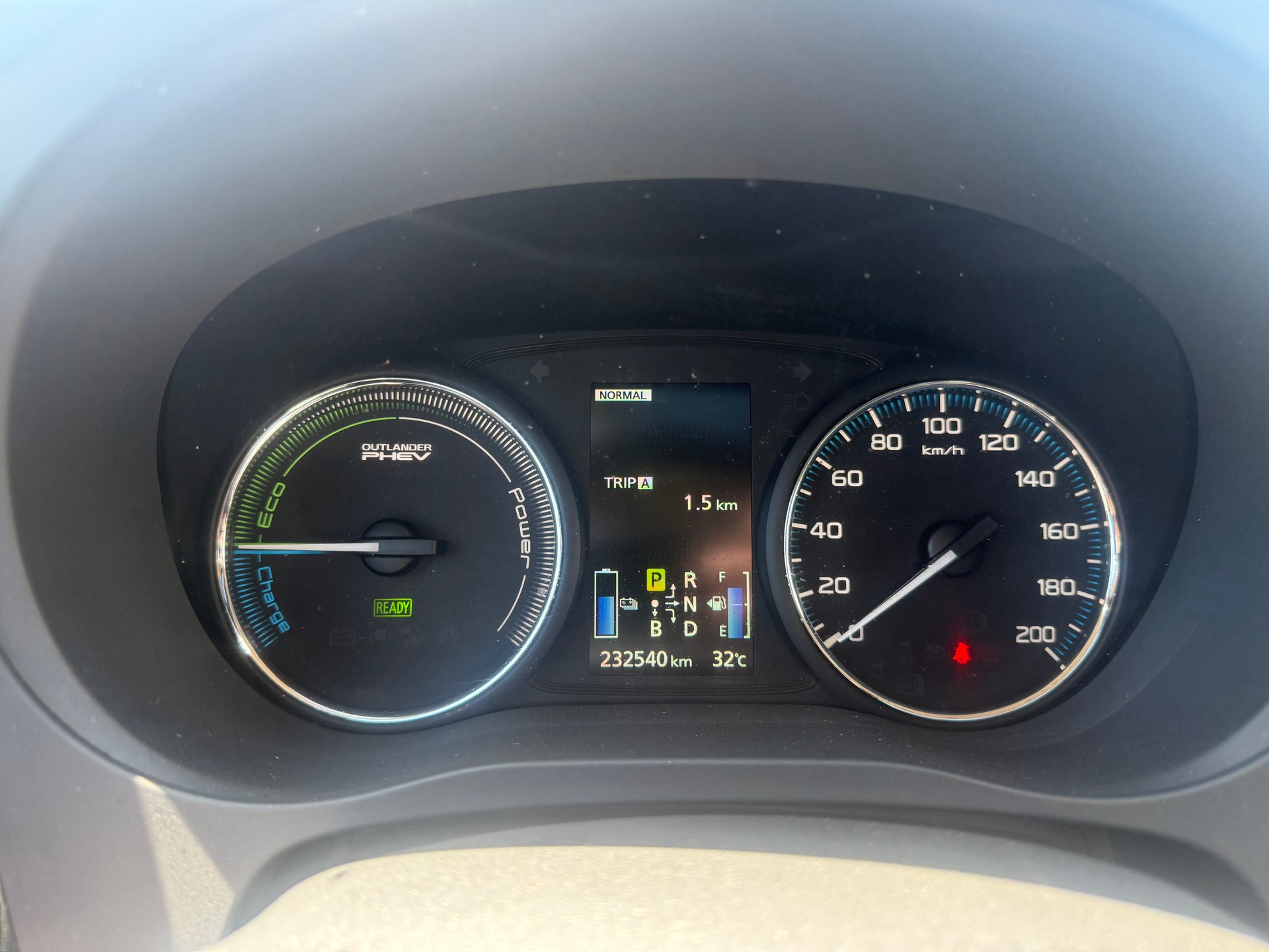 MITSUBISHI Outlander 2.0 PHEV Navigator eAssist-image-13