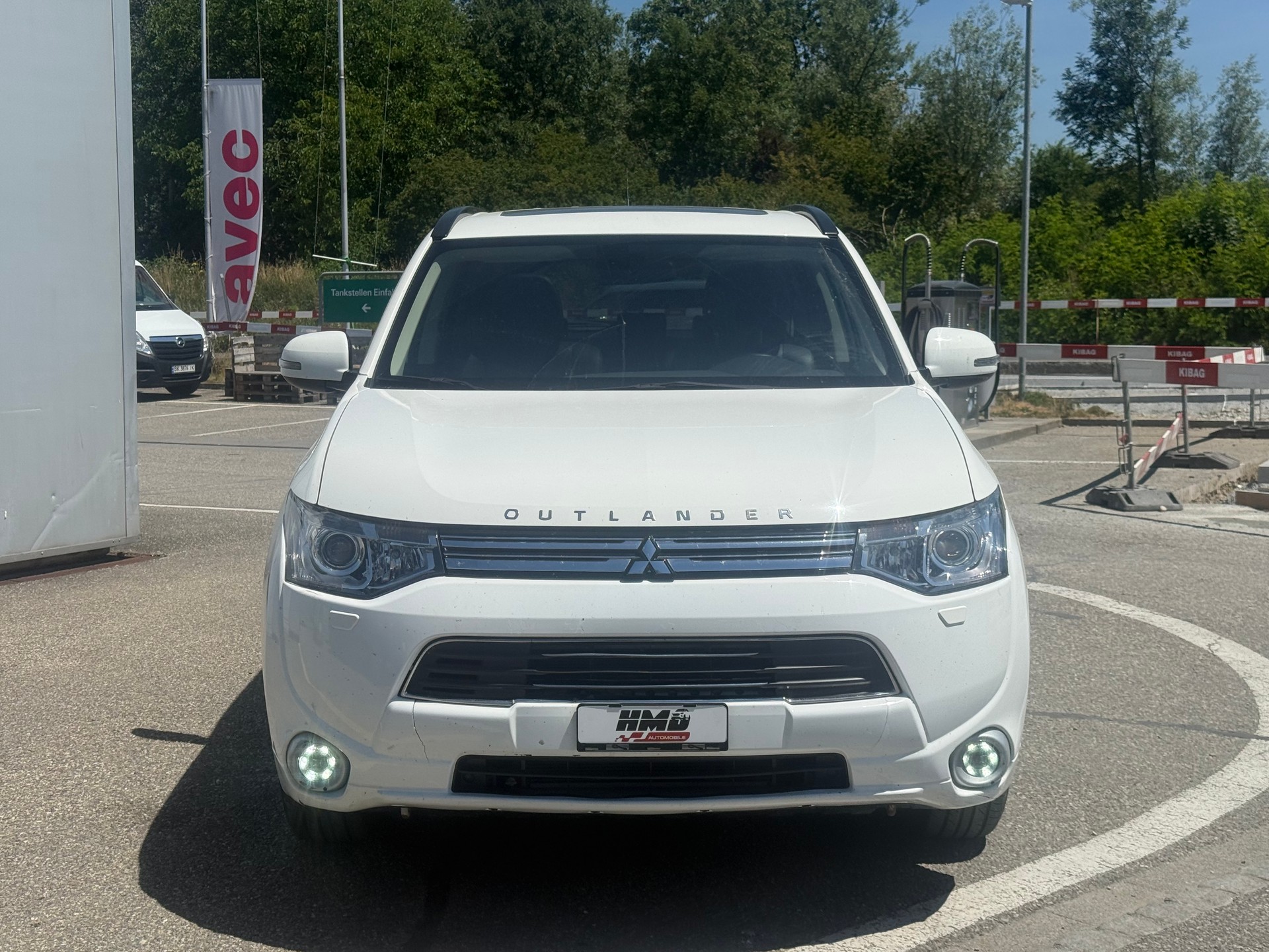 MITSUBISHI Outlander 2.0 PHEV Navigator eAssist-image-1