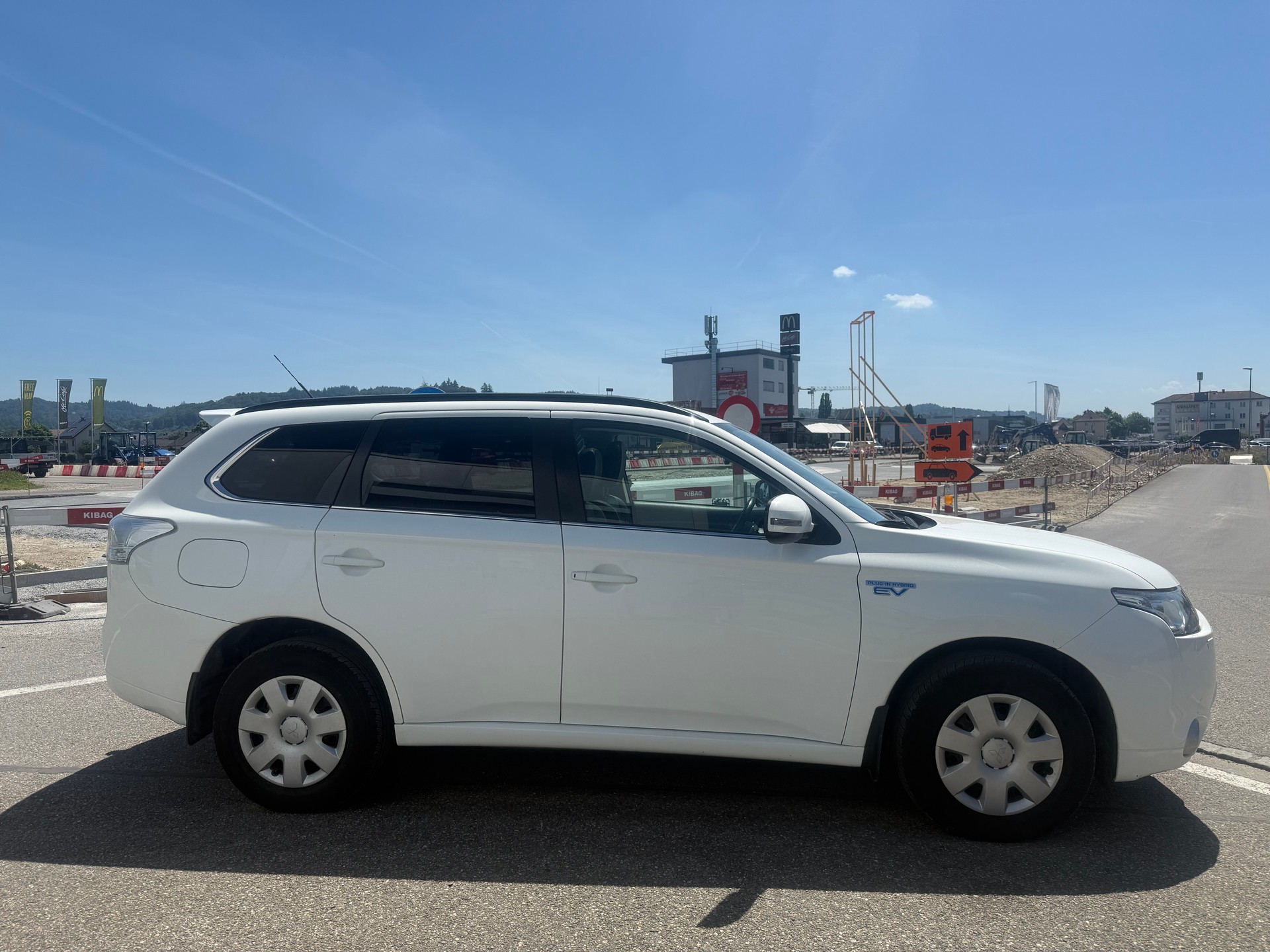 MITSUBISHI Outlander 2.0 PHEV Navigator eAssist-image-5