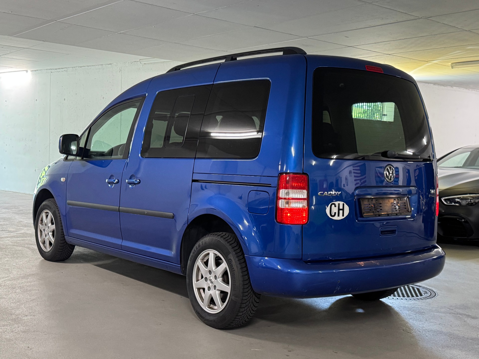 VW Caddy 1.6 TDI Blue Motion Technology Family 1-Hand-image-4