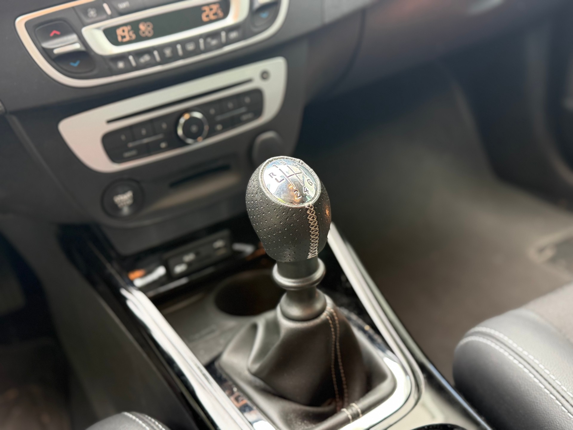 RENAULT Mégane Coupé 1.2 16V Turbo Swiss Edition-image-12