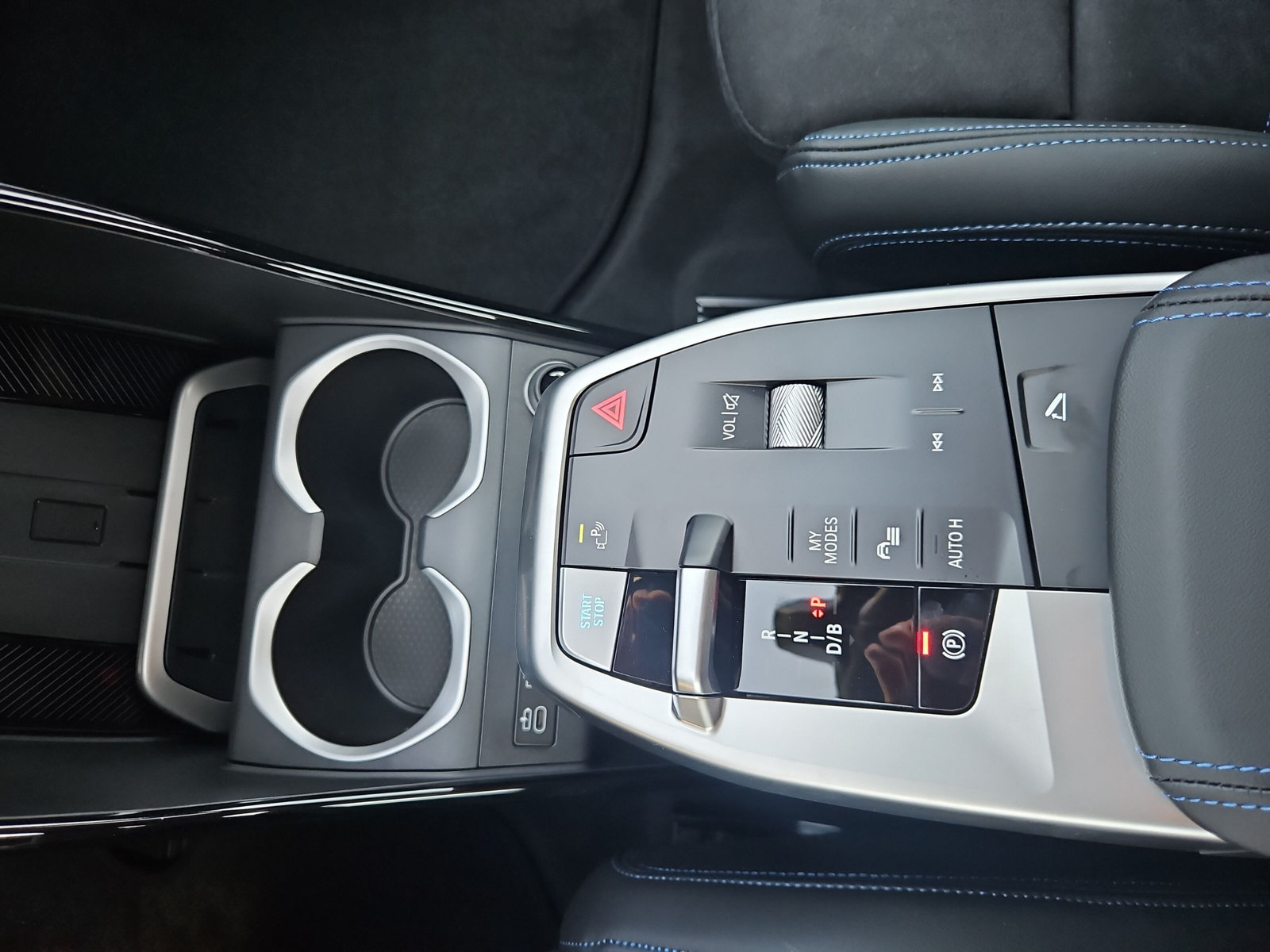 BMW iX1 xDrive 30 Edition M Sport-image-26