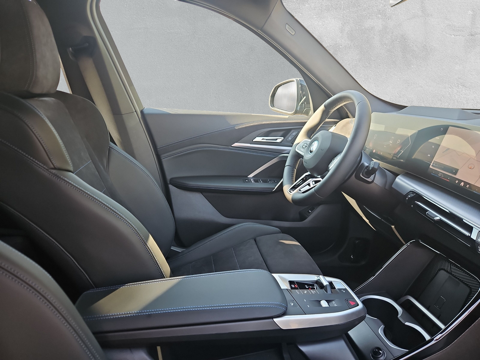 BMW iX1 xDrive 30 Edition M Sport-image-13